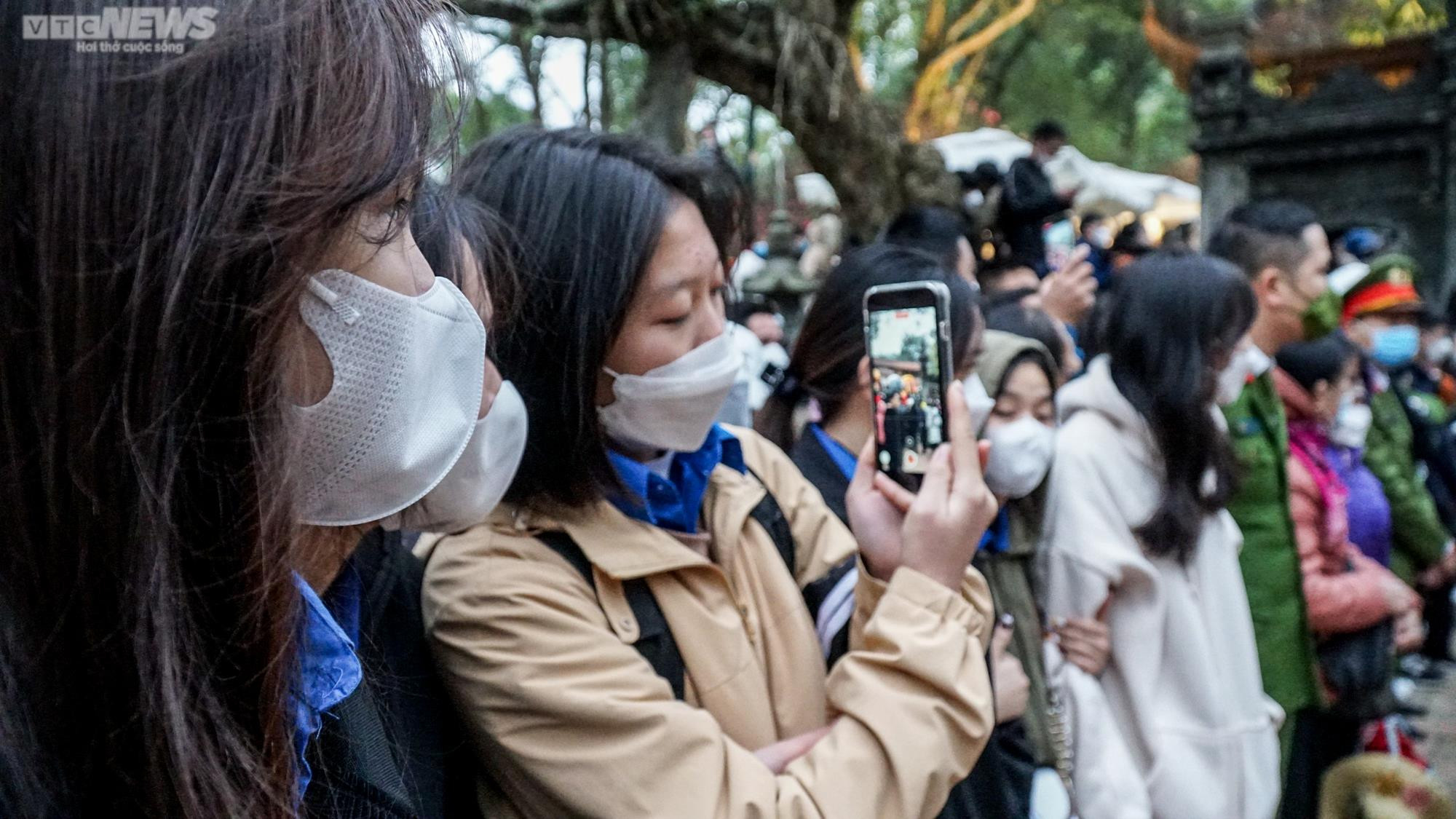 Nghìn người chịu rét đến ngắm dung nhan của 'nữ tướng' ở hội đền Gióng - 11