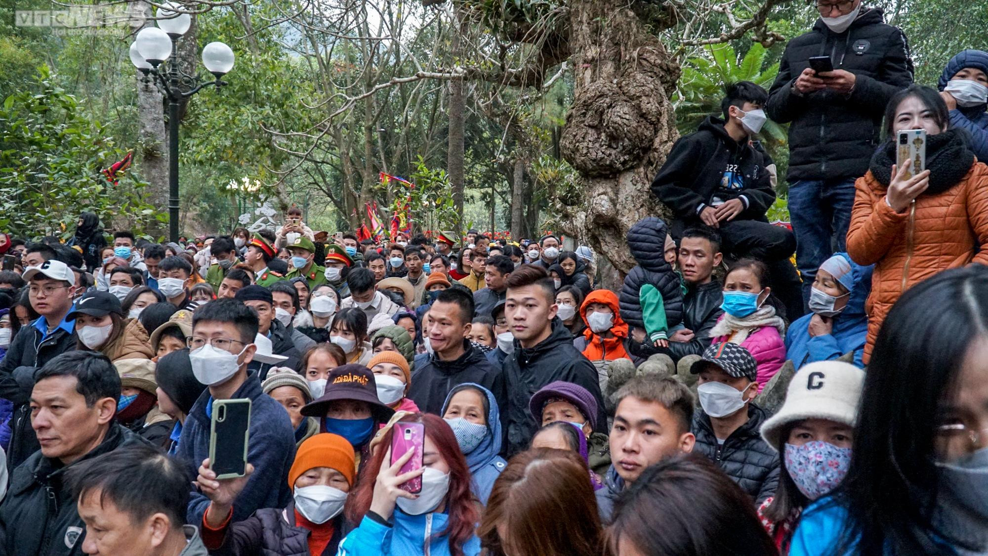 Nghìn người chịu rét đến ngắm dung nhan của 'nữ tướng' ở hội đền Gióng - 9