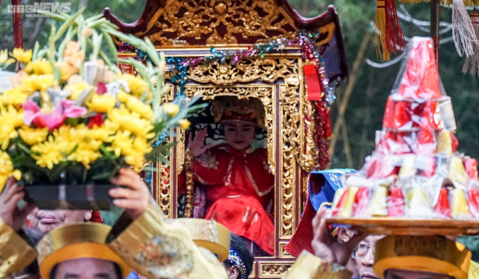 Nghìn người chịu rét đến ngắm dung nhan của 'nữ tướng' ở hội đền Gióng - 7