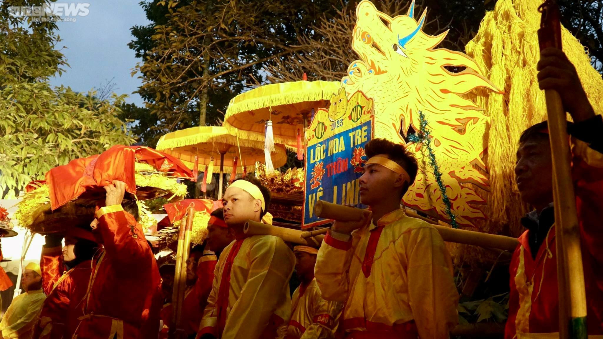 Nghìn người chịu rét đến ngắm dung nhan của 'nữ tướng' ở hội đền Gióng - 4