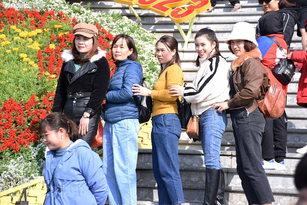 Quảng Ninh: Dòng người chật cứng dự lễ khai hội xuân chùa Ba Vàng - 15