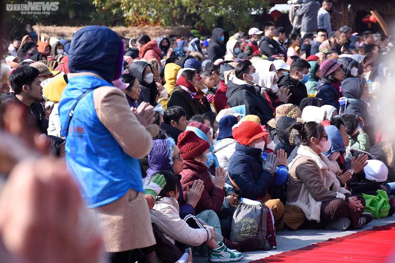 Quảng Ninh: Dòng người chật cứng dự lễ khai hội xuân chùa Ba Vàng - 12