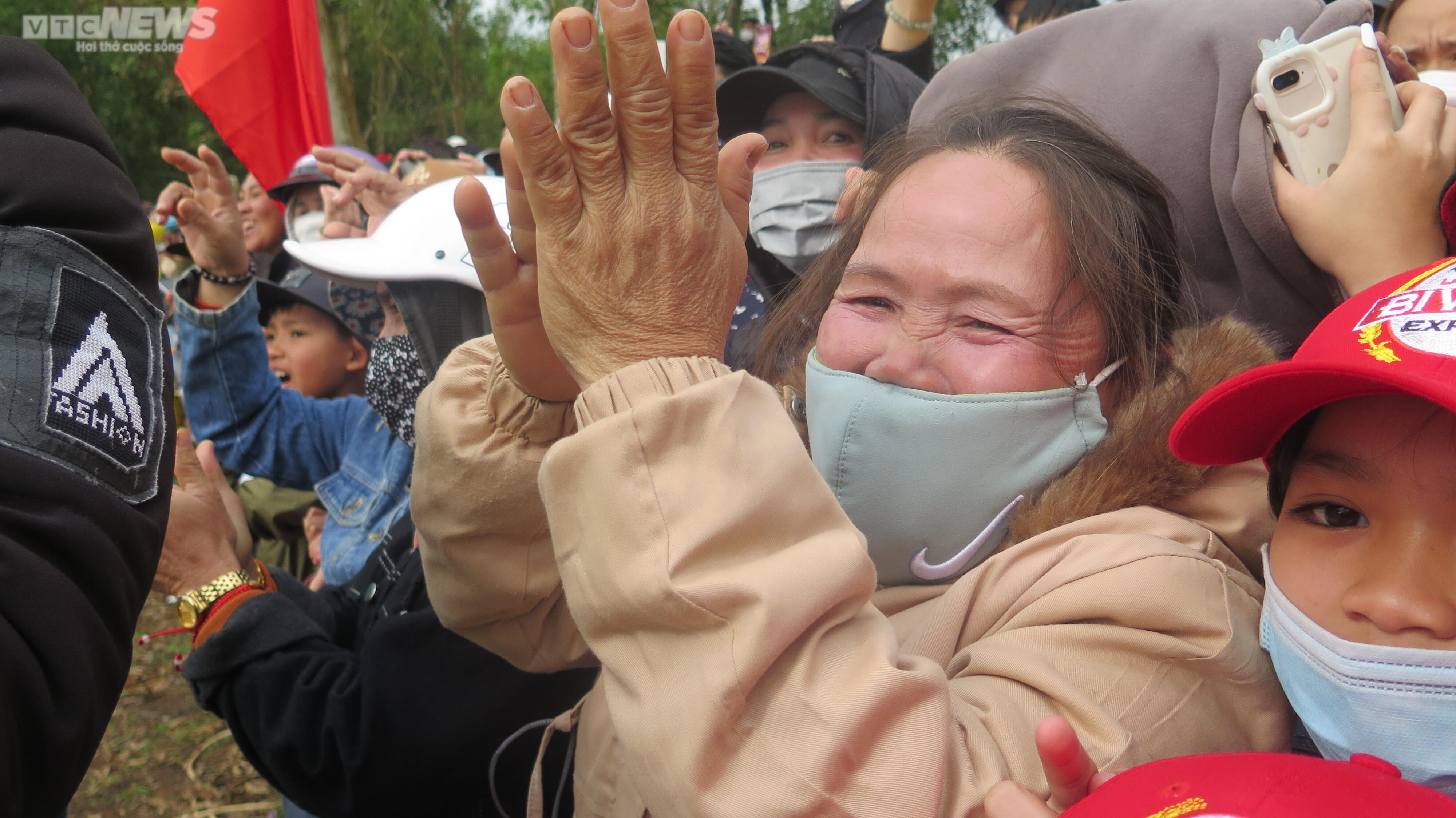 Hội đua ngựa Gò Thì Thùng: Phì cười khi ngựa cái đi đua - 9