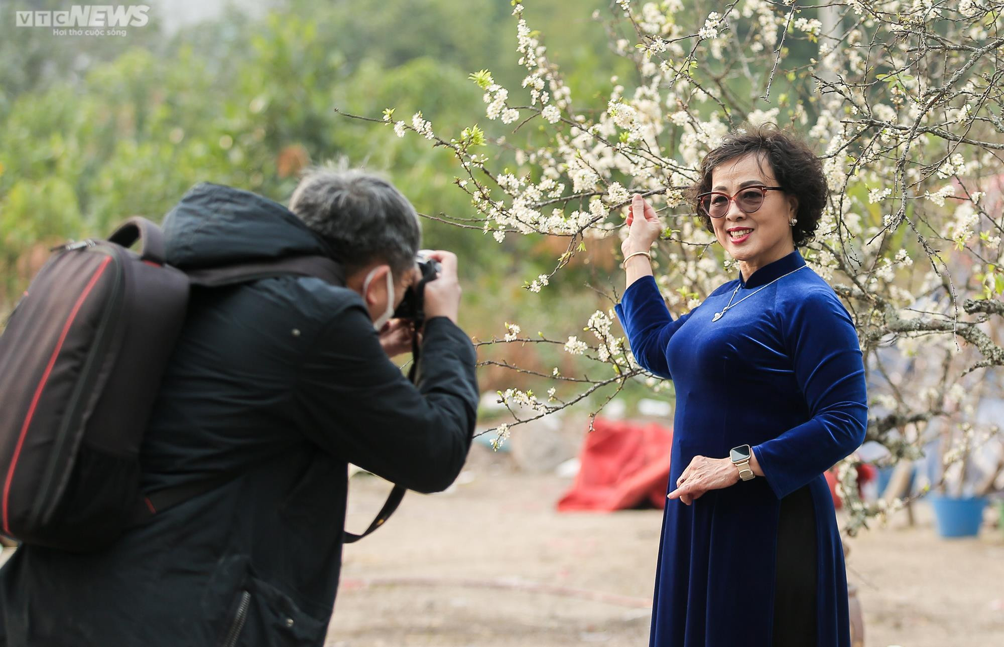 Người Hà Nội chi tiền triệu săn hoa lê rừng chơi sau Tết - 13