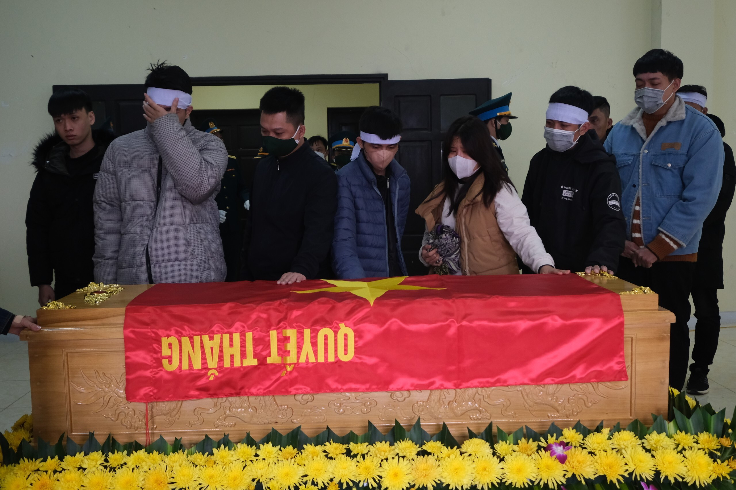 Người thân, đồng đội nghẹn ngào tiễn biệt Thiếu tá phi công Trần Ngọc Duy - 10