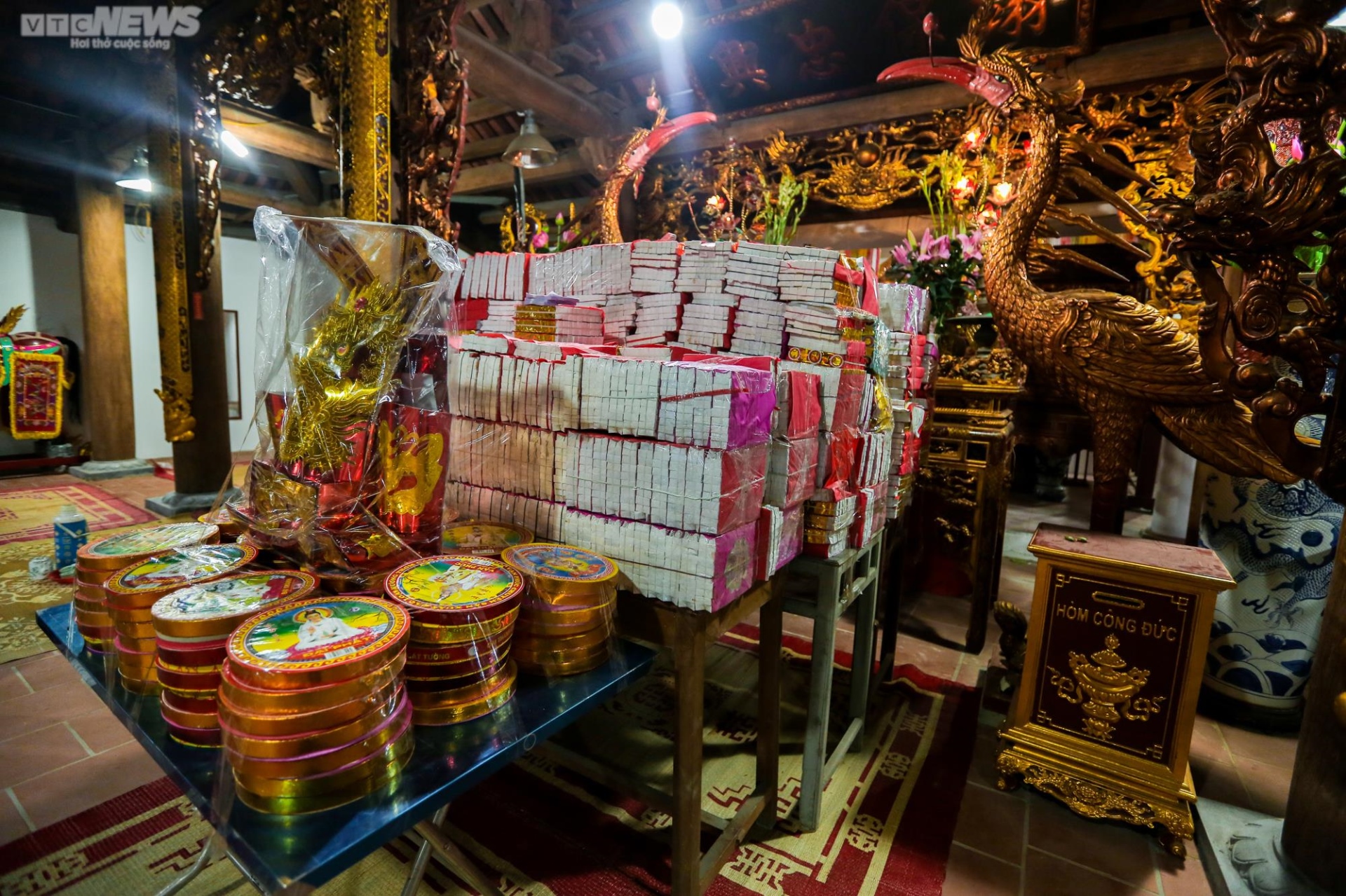Cả làng háo hức xin lửa 'lấy đỏ' đầu năm mới - 1