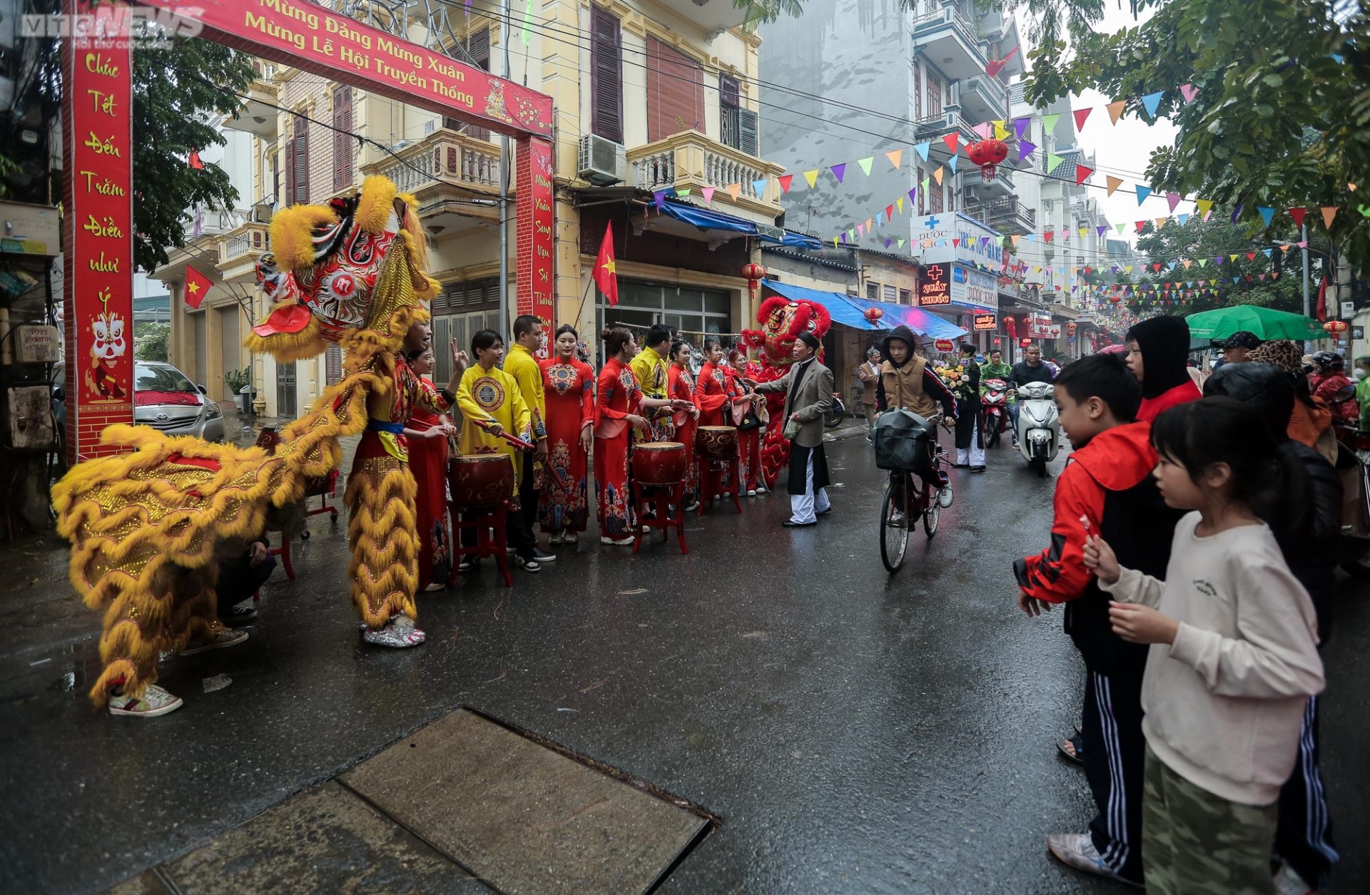 Về La Phù xem mắc màn chống muỗi, tắm nước nóng cho các 'ông lợn' - 11
