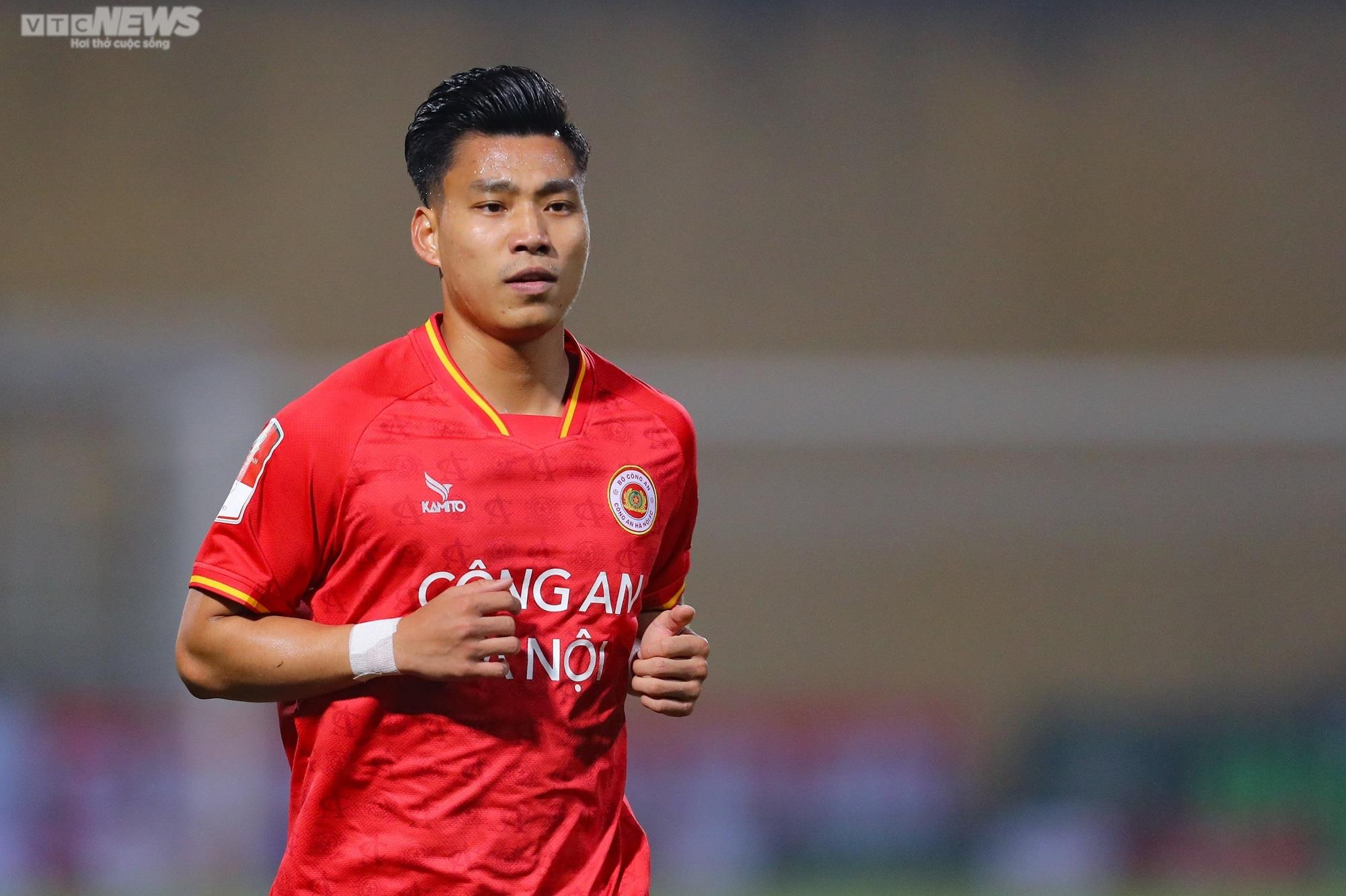 Văn Thanh, Văn Hậu ra mắt tưng bừng trong màu áo CLB Công an Hà Nội - 1