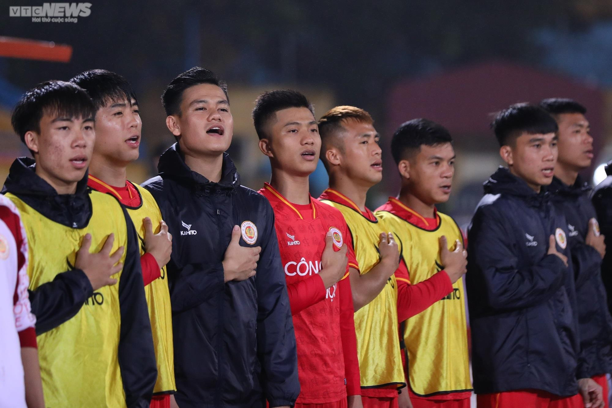 Văn Thanh, Văn Hậu ra mắt tưng bừng trong màu áo CLB Công an Hà Nội - 7