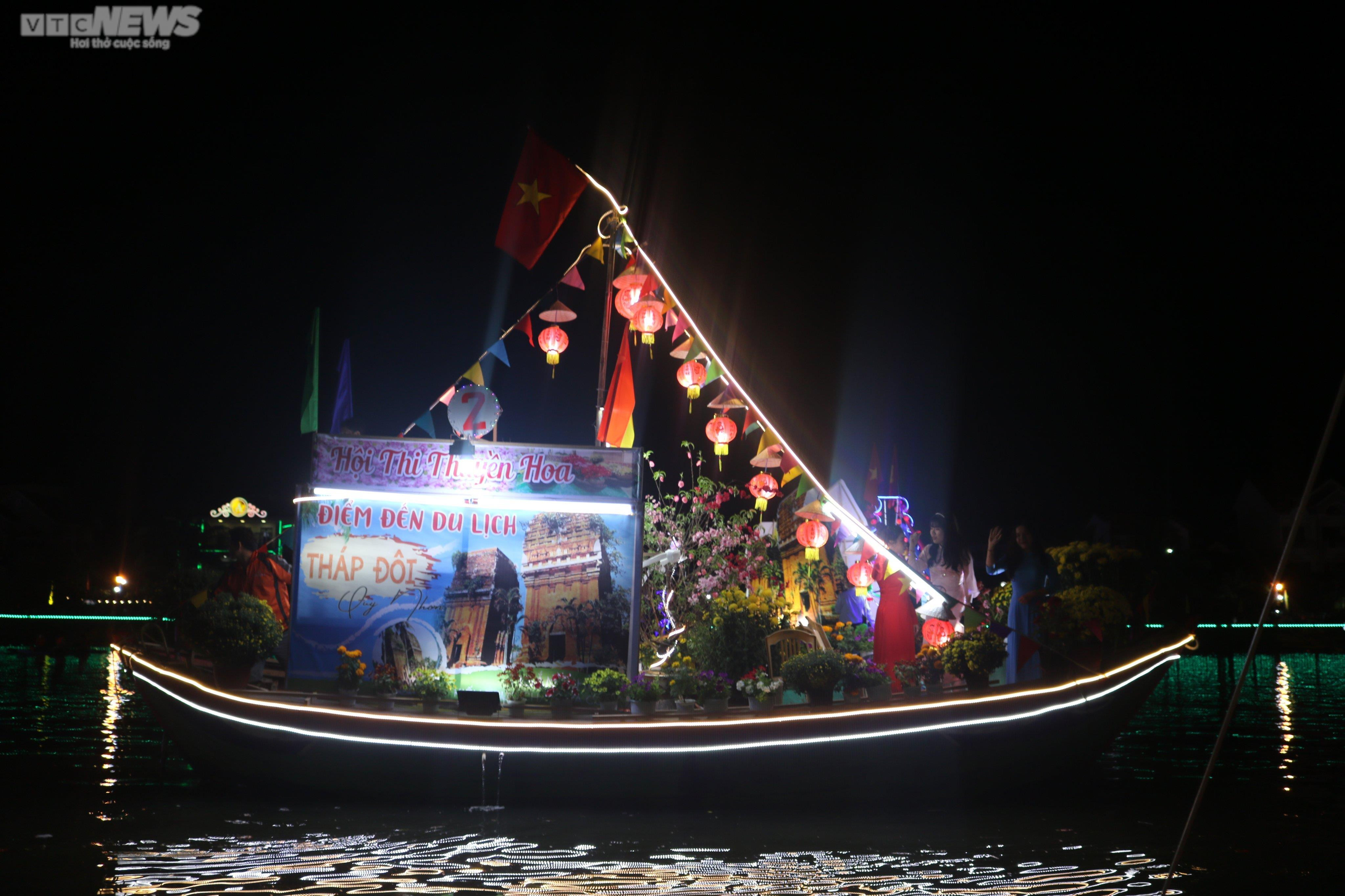 Bình Định: Lung linh đêm thuyền hoa trên sông Hà Thanh - 2