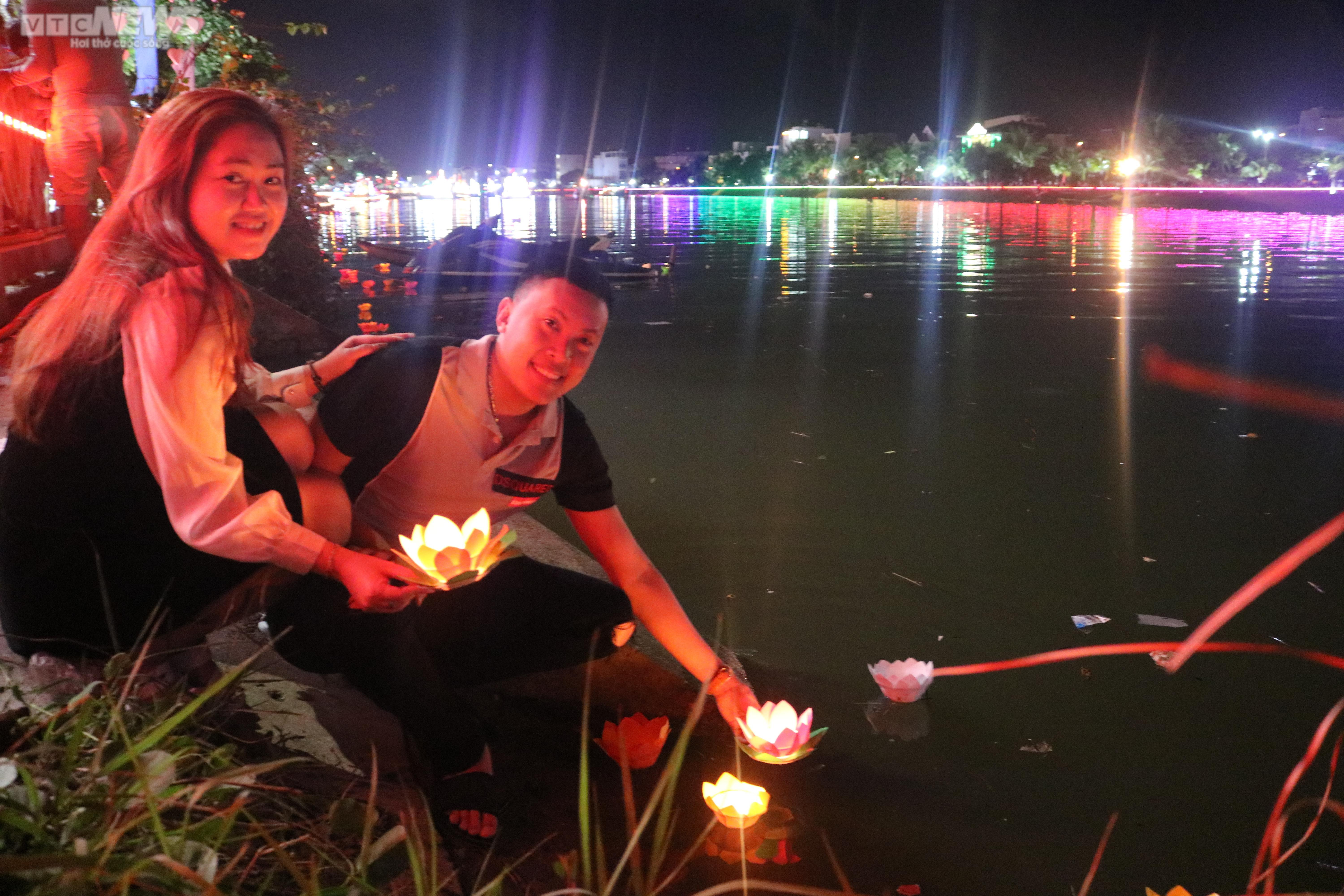 Bình Định: Lung linh đêm thuyền hoa trên sông Hà Thanh - 7