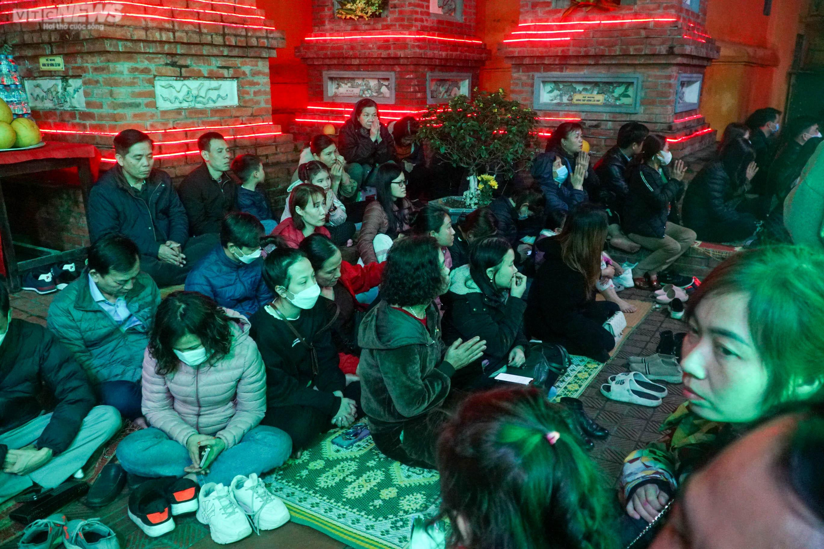 Chùa Phúc Khánh không còn cảnh biển người ngồi tràn ra đường làm lễ cầu an - 10