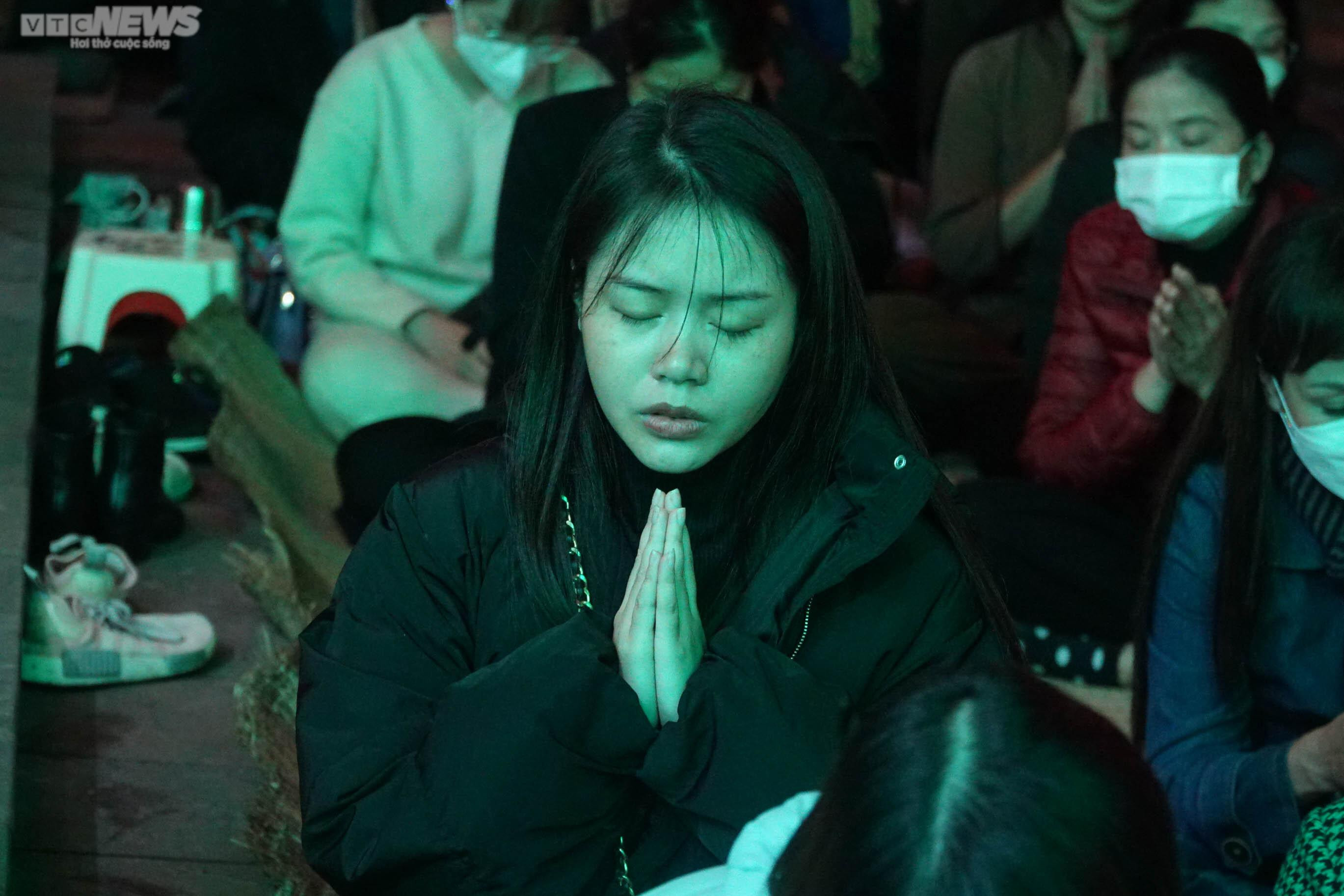 Chùa Phúc Khánh không còn cảnh biển người ngồi tràn ra đường làm lễ cầu an - 12