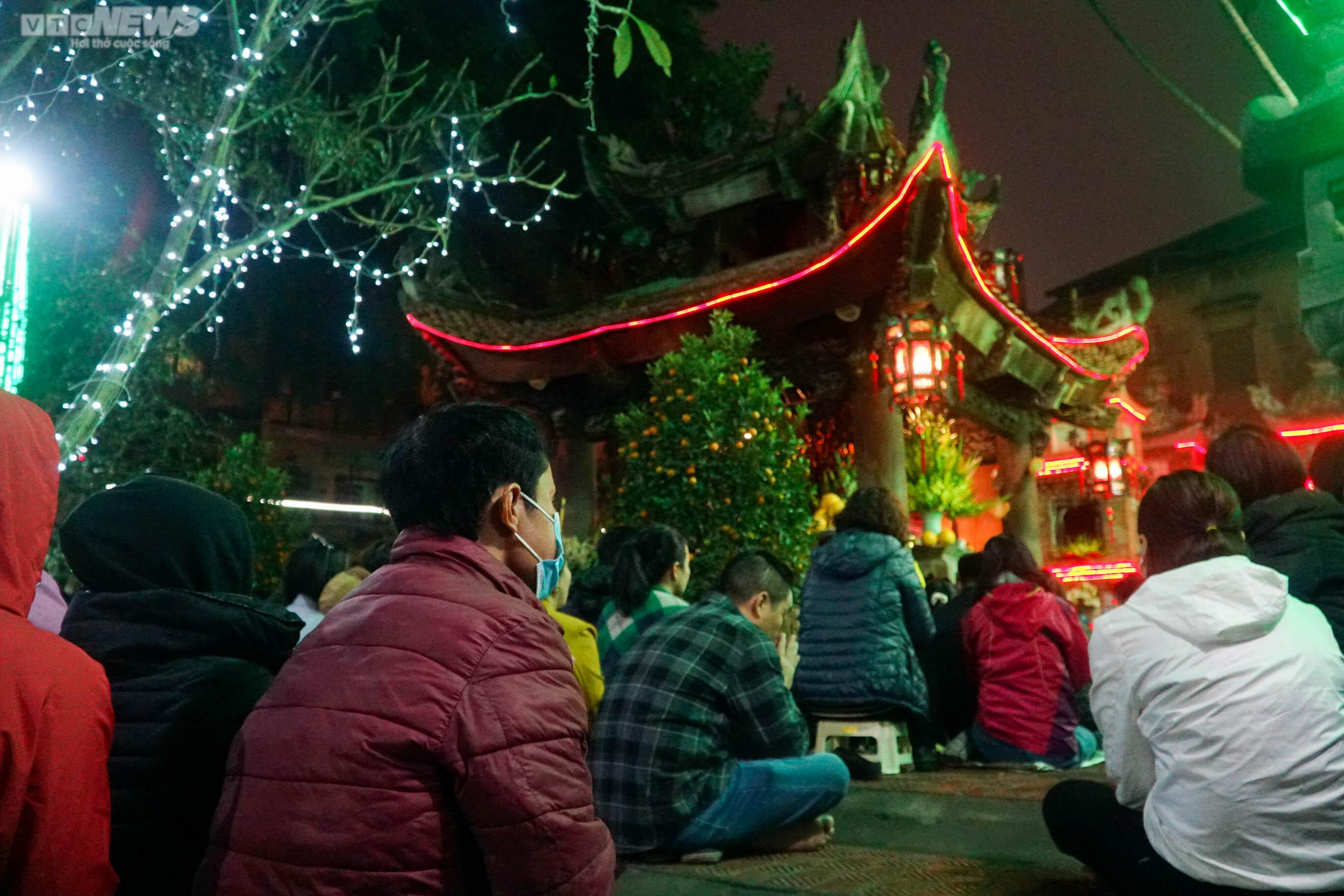 Chùa Phúc Khánh không còn cảnh biển người ngồi tràn ra đường làm lễ cầu an - 14