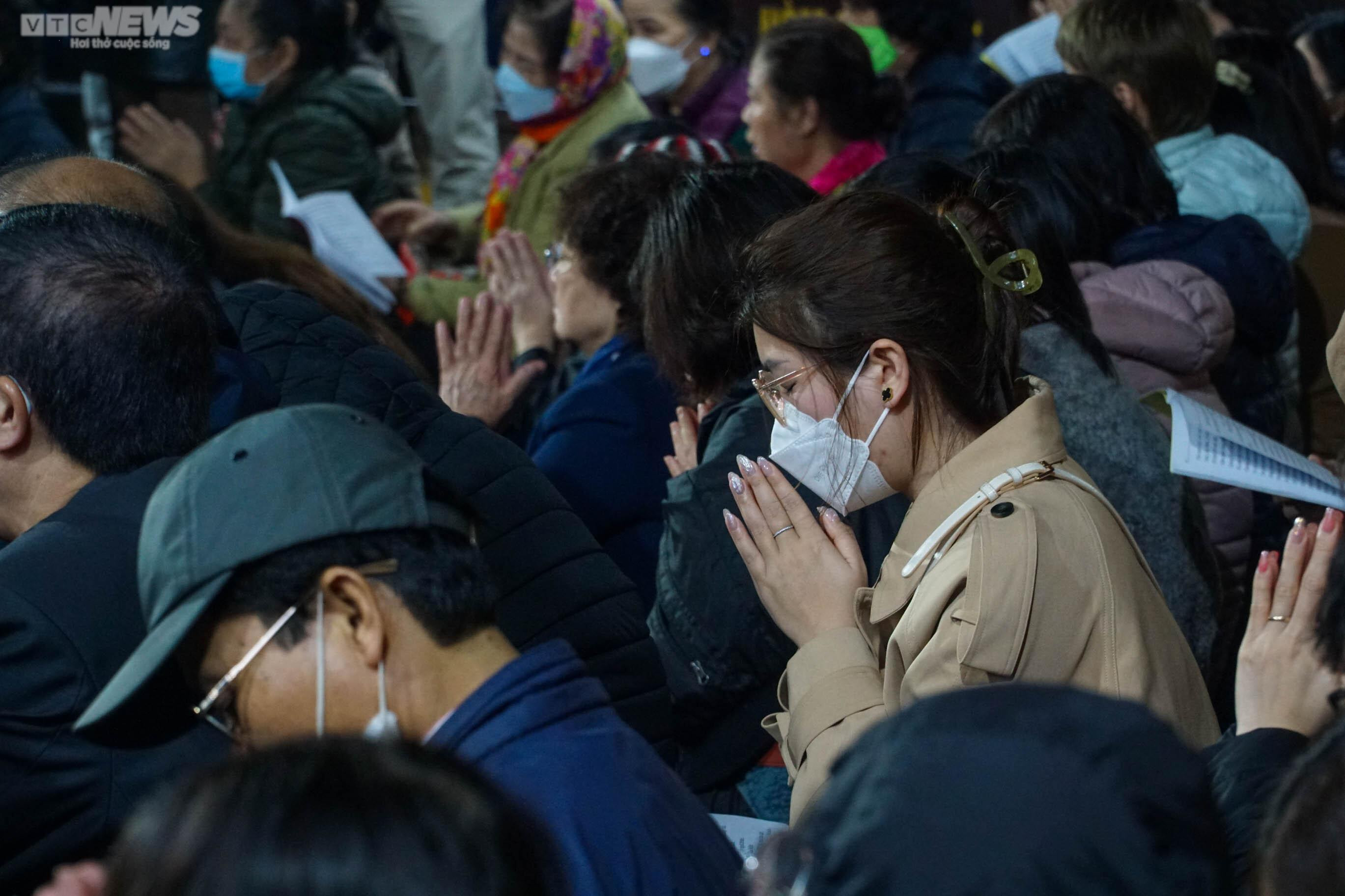 Chùa Phúc Khánh không còn cảnh biển người ngồi tràn ra đường làm lễ cầu an - 7