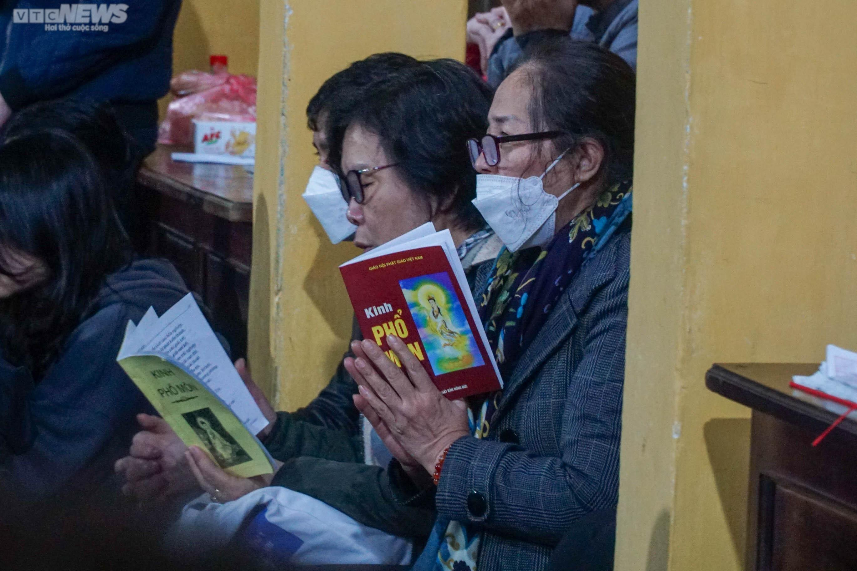 Chùa Phúc Khánh không còn cảnh biển người ngồi tràn ra đường làm lễ cầu an - 11