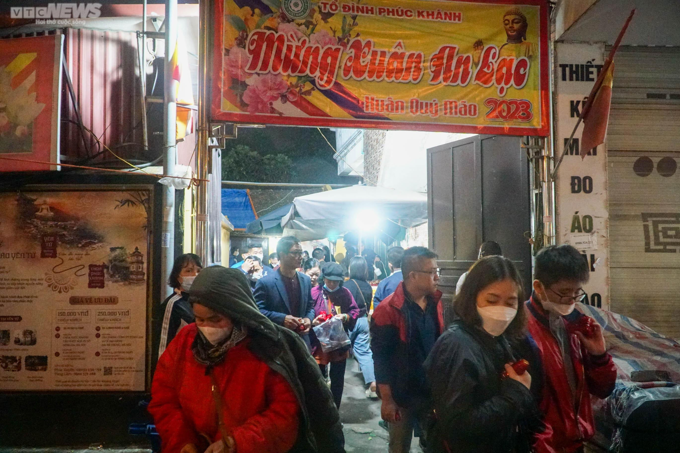 Chùa Phúc Khánh không còn cảnh biển người ngồi tràn ra đường làm lễ cầu an - 15