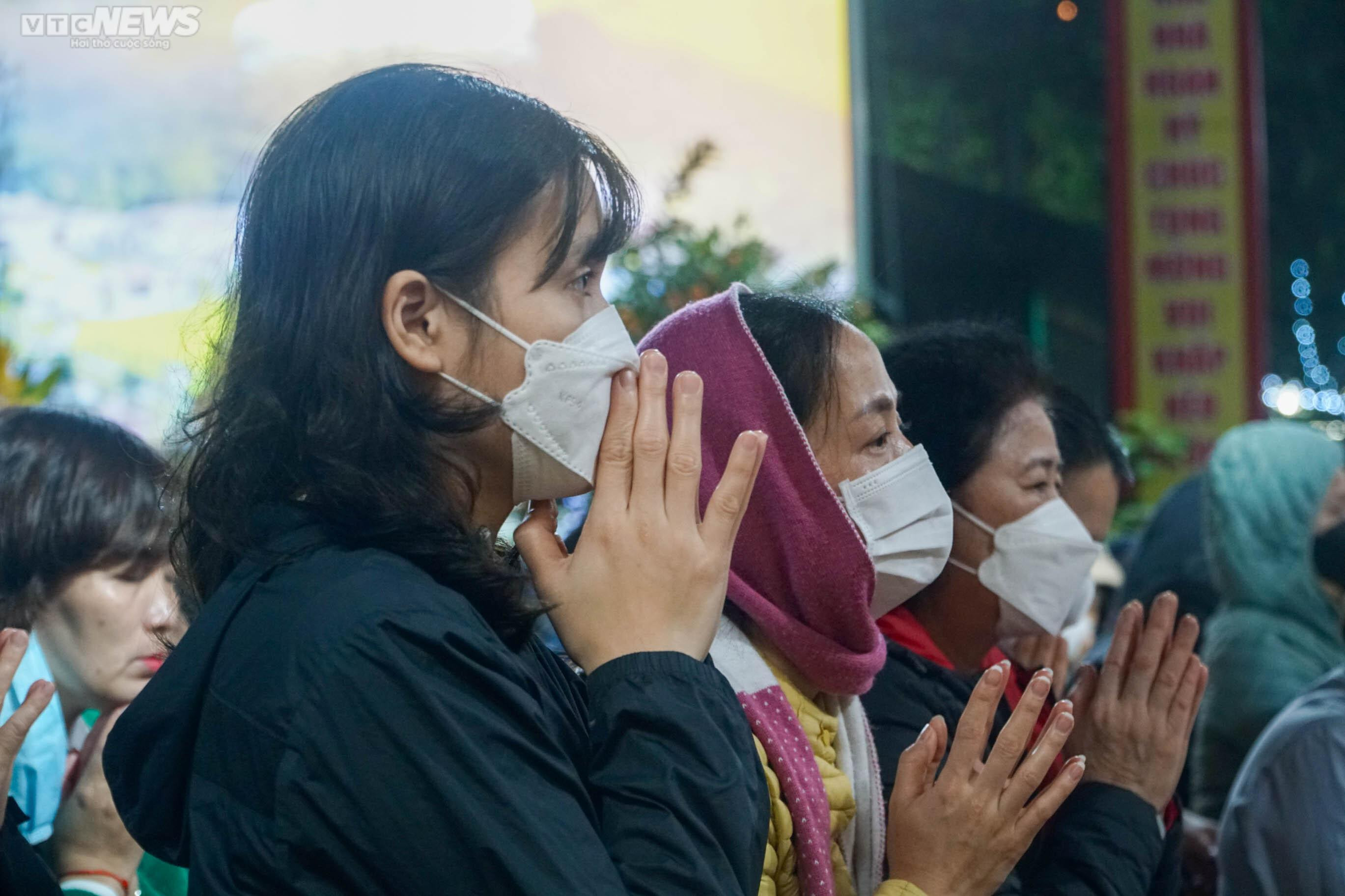 Chùa Phúc Khánh không còn cảnh biển người ngồi tràn ra đường làm lễ cầu an - 6