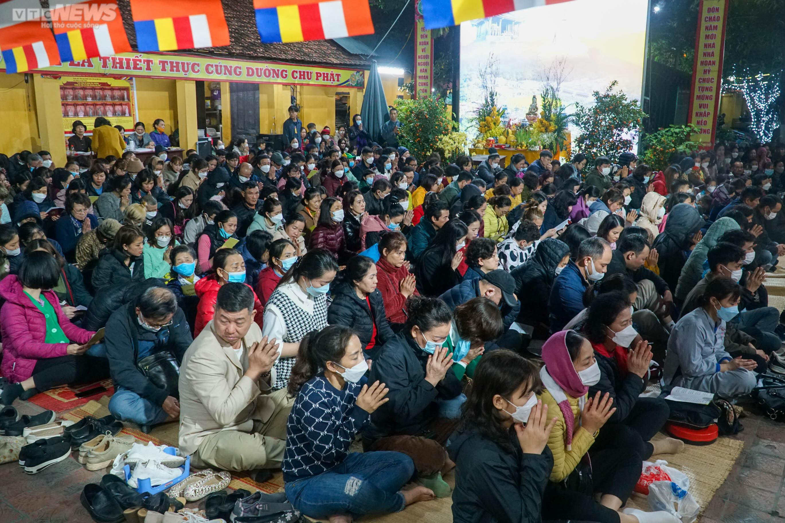 Chùa Phúc Khánh không còn cảnh biển người ngồi tràn ra đường làm lễ cầu an - 5