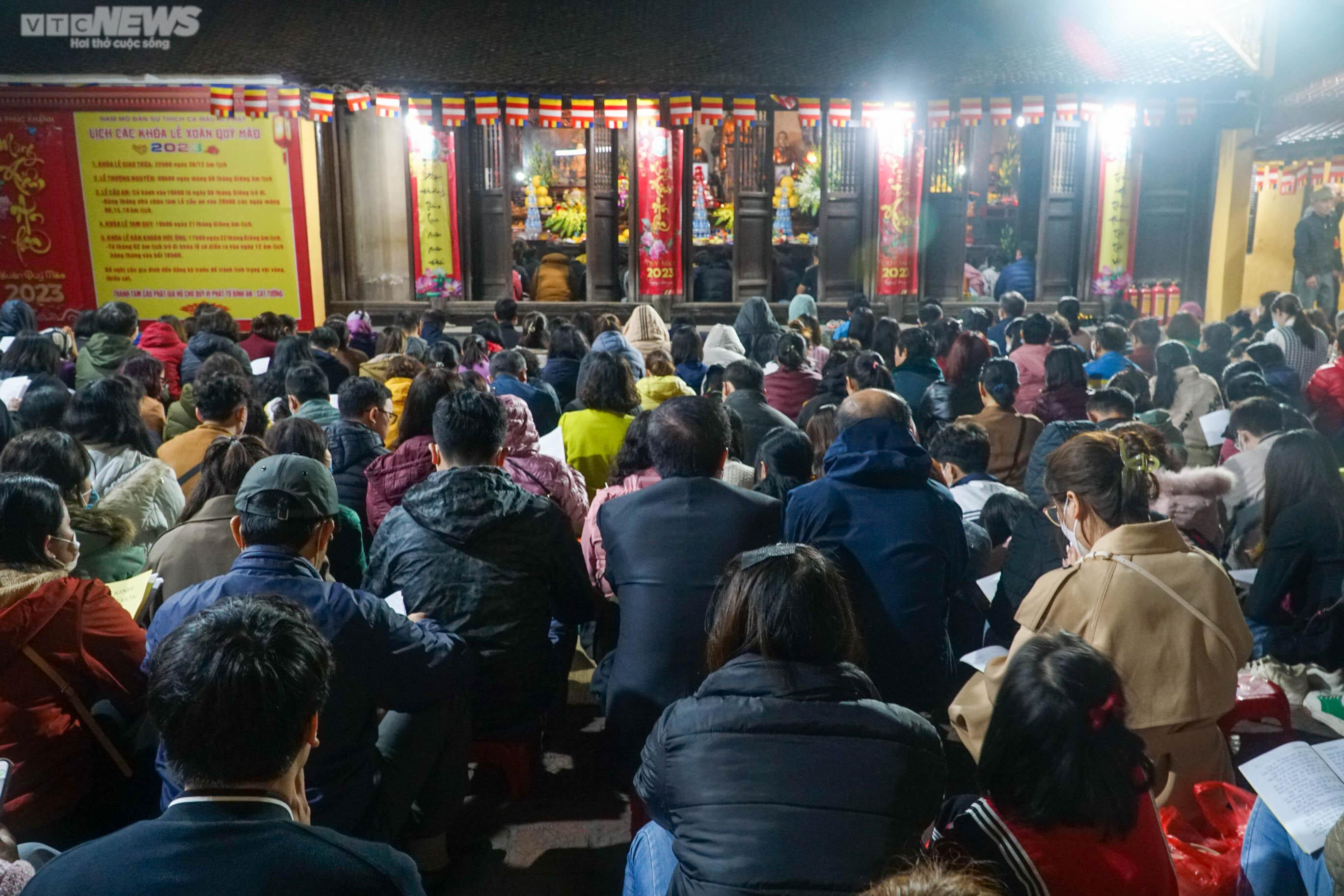 Chùa Phúc Khánh không còn cảnh biển người ngồi tràn ra đường làm lễ cầu an - 1