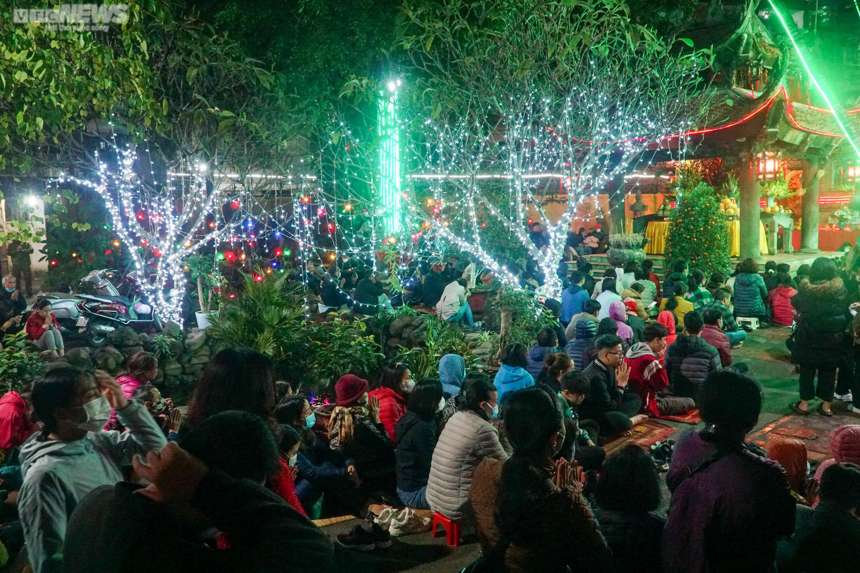 Chùa Phúc Khánh không còn cảnh biển người ngồi tràn ra đường làm lễ cầu an - 13