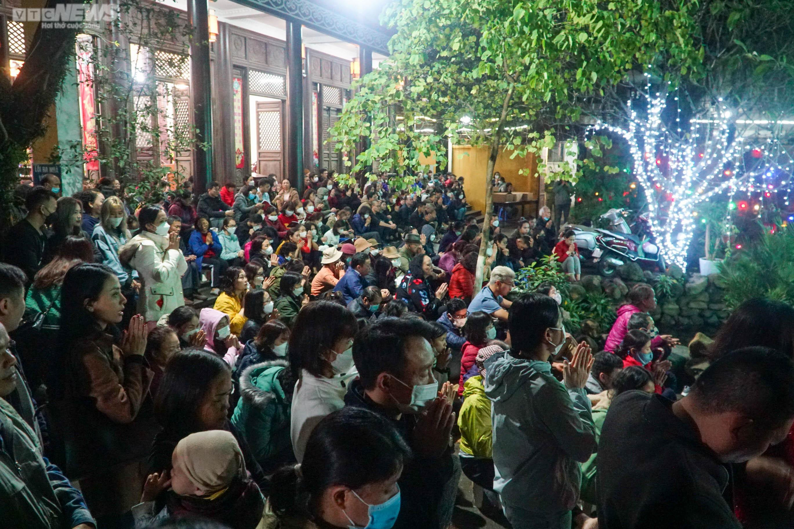 Chùa Phúc Khánh không còn cảnh biển người ngồi tràn ra đường làm lễ cầu an - 3