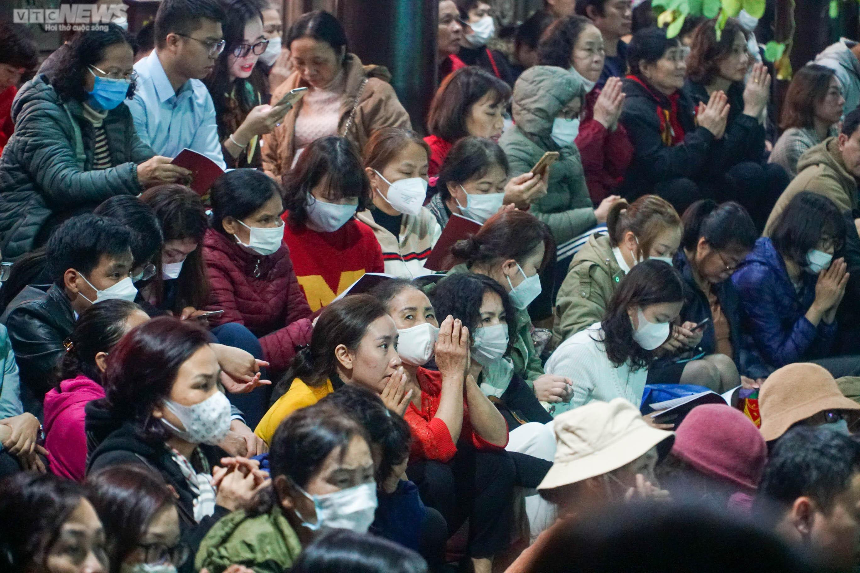 Chùa Phúc Khánh không còn cảnh biển người ngồi tràn ra đường làm lễ cầu an - 4