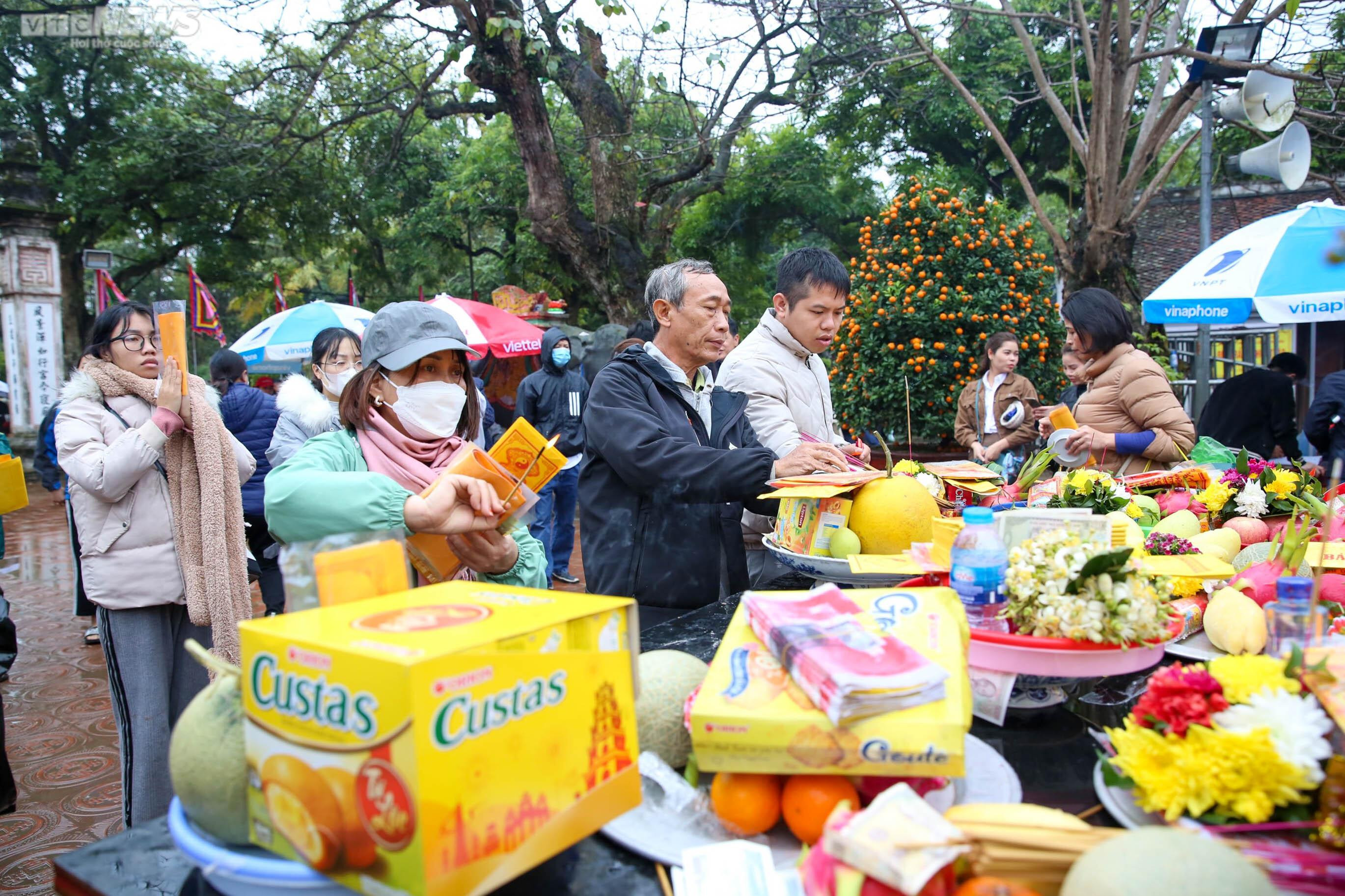 Nườm nượp xin ấn đền Trần xuân Quý Mão 2023 - 11