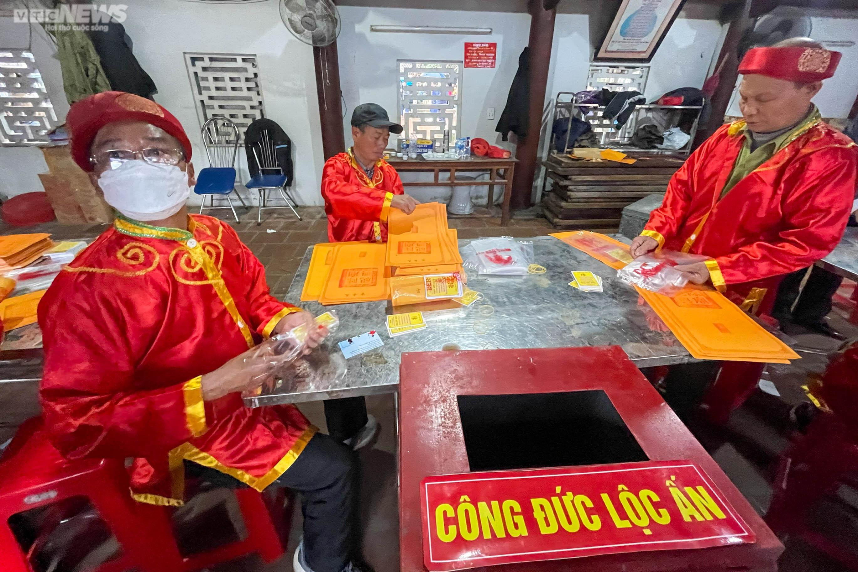 Nườm nượp xin ấn đền Trần xuân Quý Mão 2023 - 7