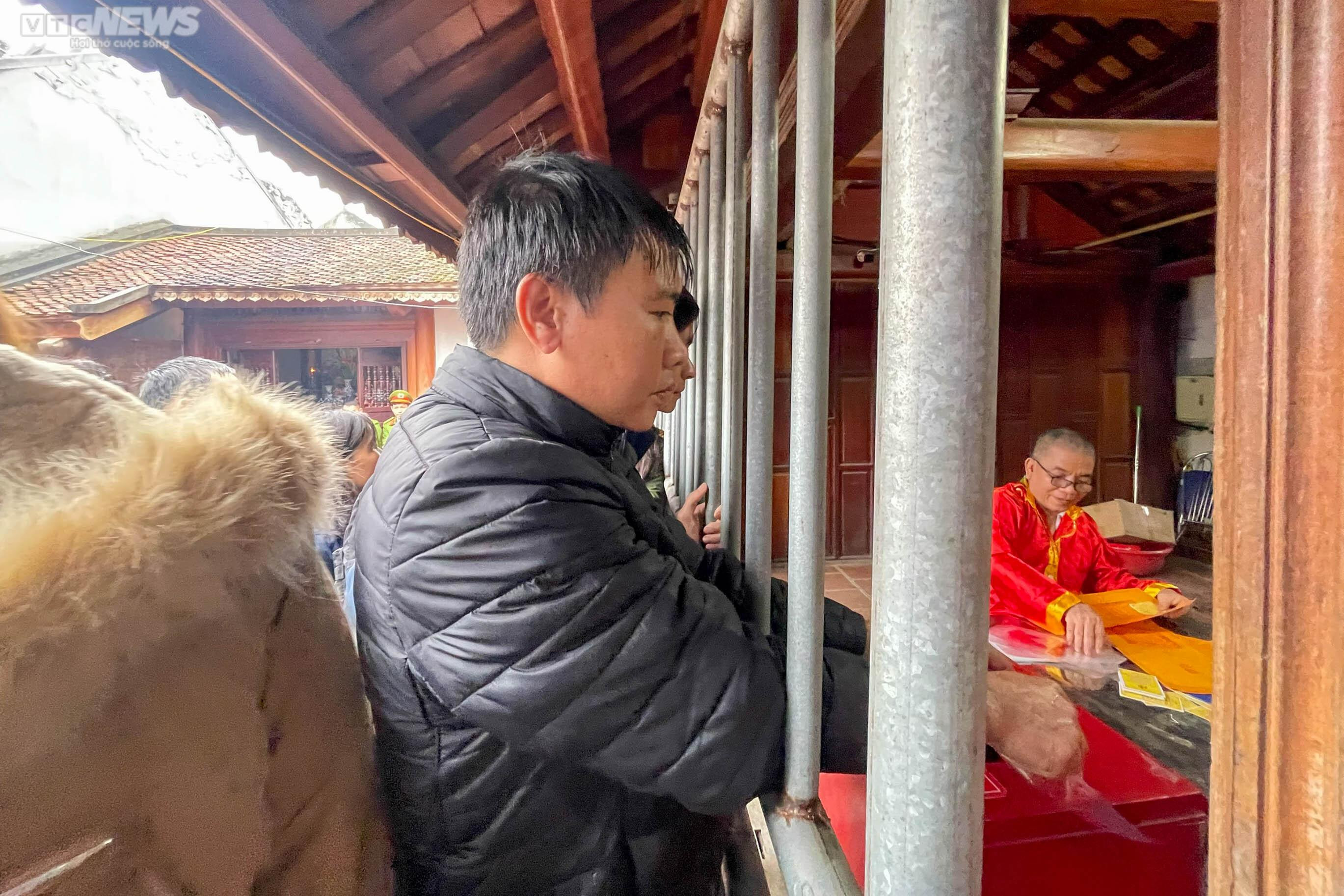 Nườm nượp xin ấn đền Trần xuân Quý Mão 2023 - 8