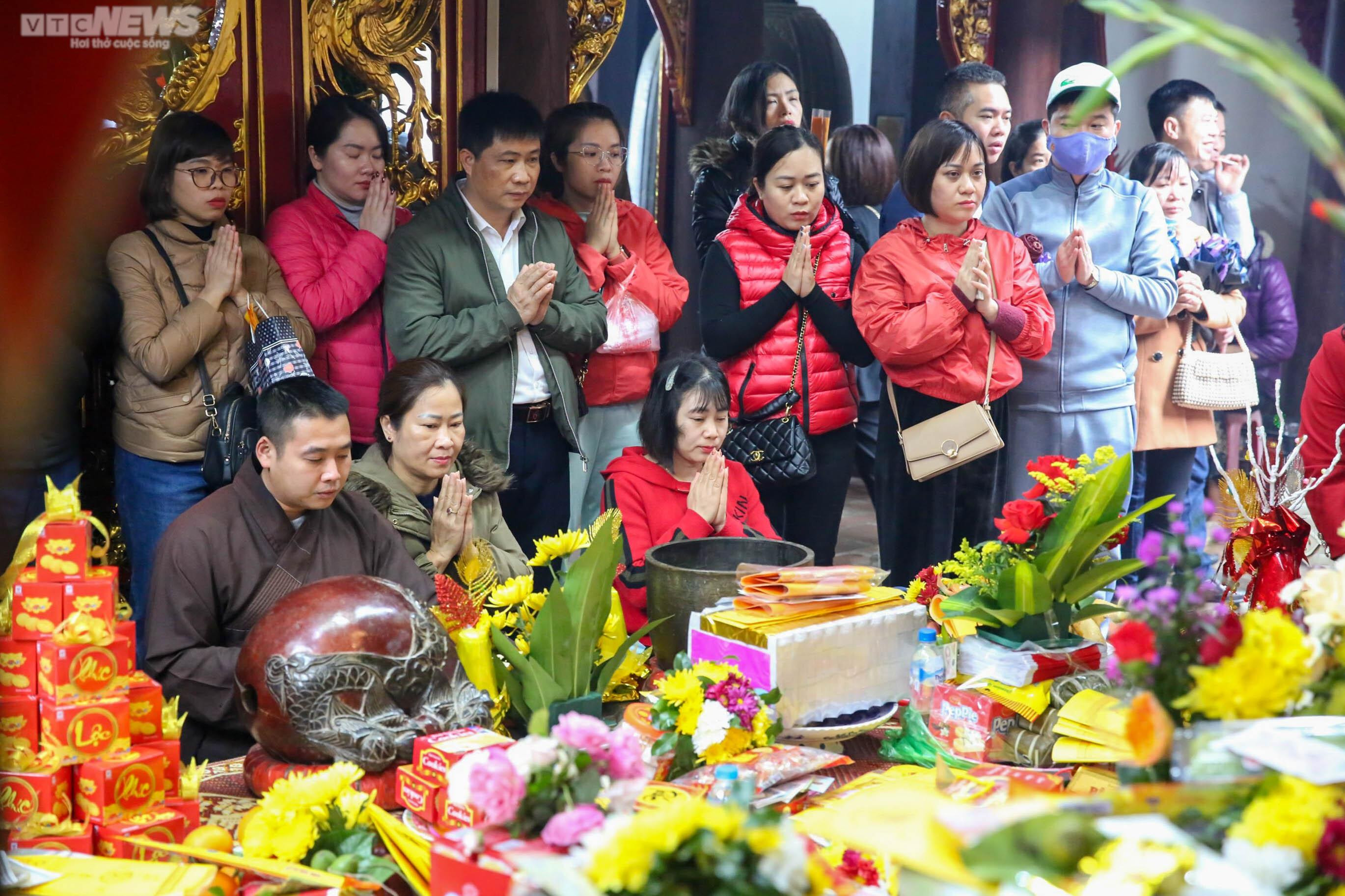 Nườm nượp xin ấn đền Trần xuân Quý Mão 2023 - 13