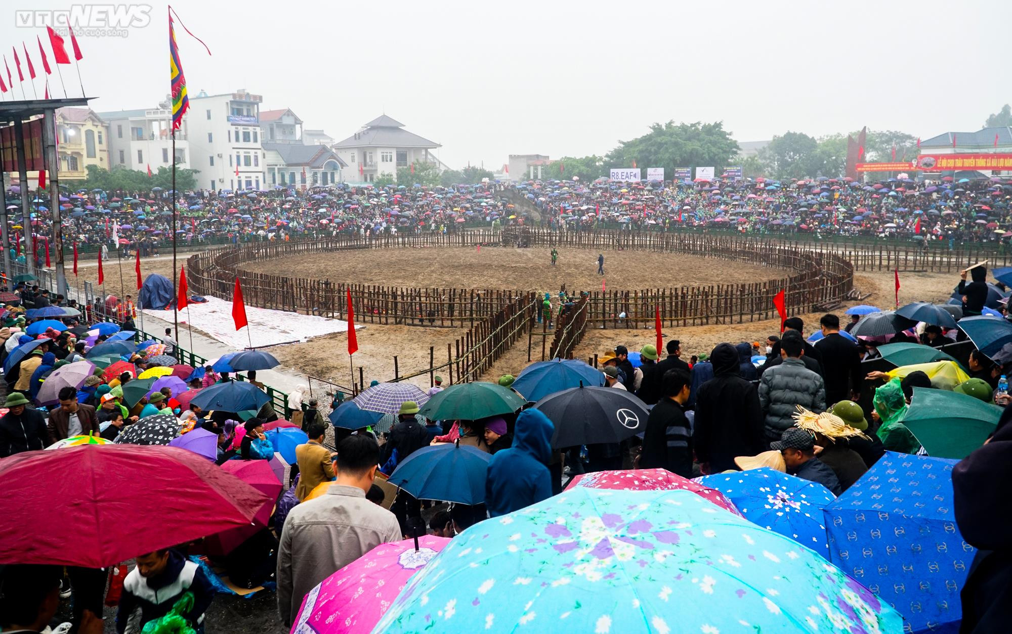 Vĩnh Phúc: Thót tim những pha cáng hầu, móc hàm của các ‘ông trâu’ Hải Lựu - 1