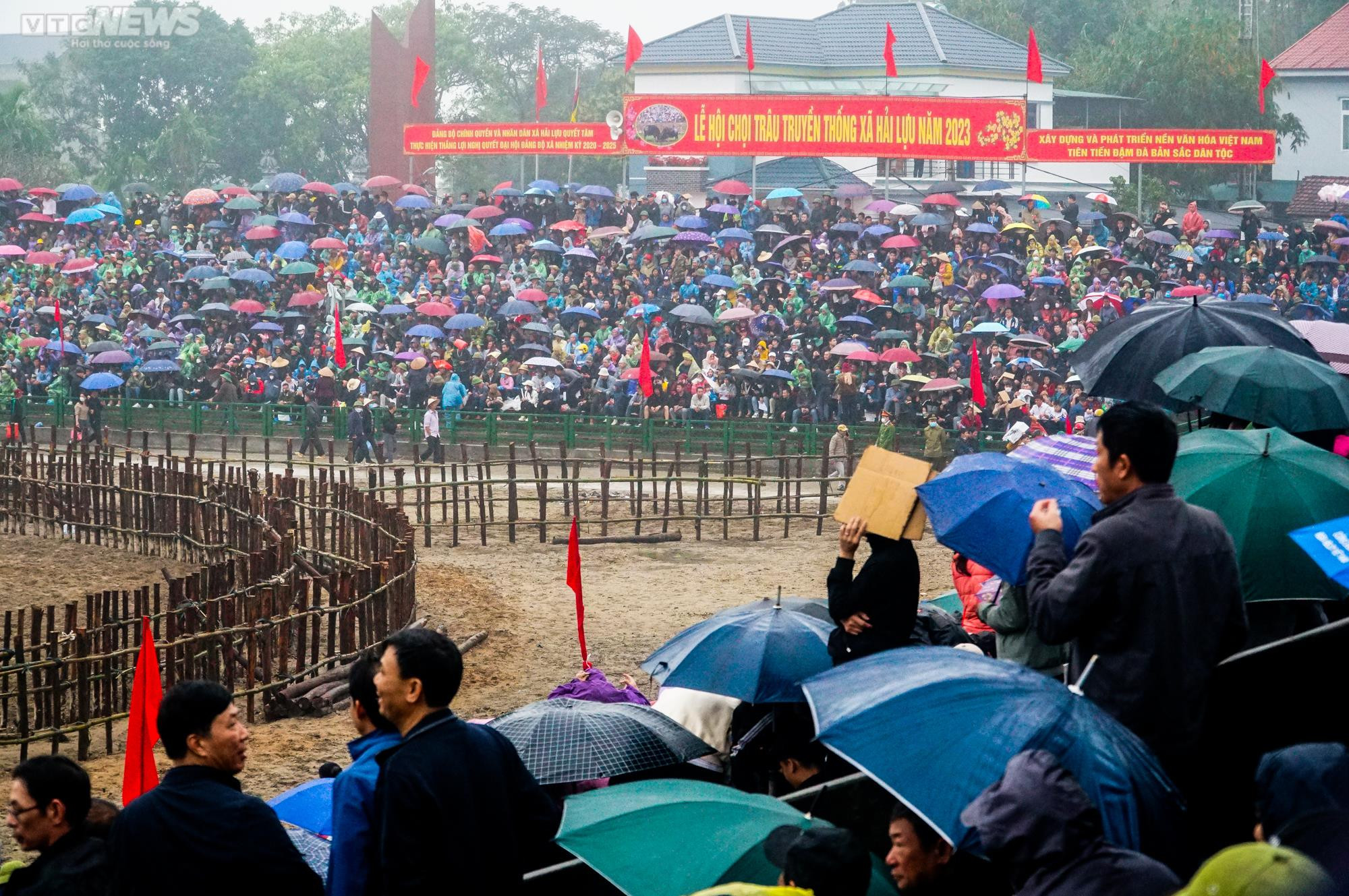 Vĩnh Phúc: Thót tim những pha cáng hầu, móc hàm của các ‘ông trâu’ Hải Lựu - 2