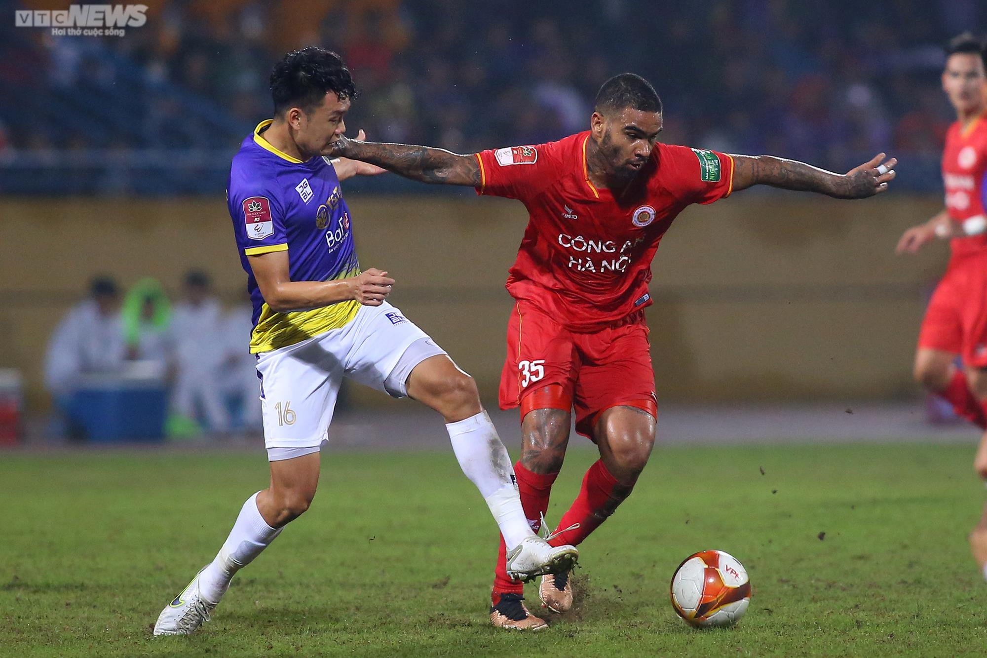 Văn Hậu nhạt nhòa trong ngày đối đầu đội bóng cũ Hà Nội FC - 11