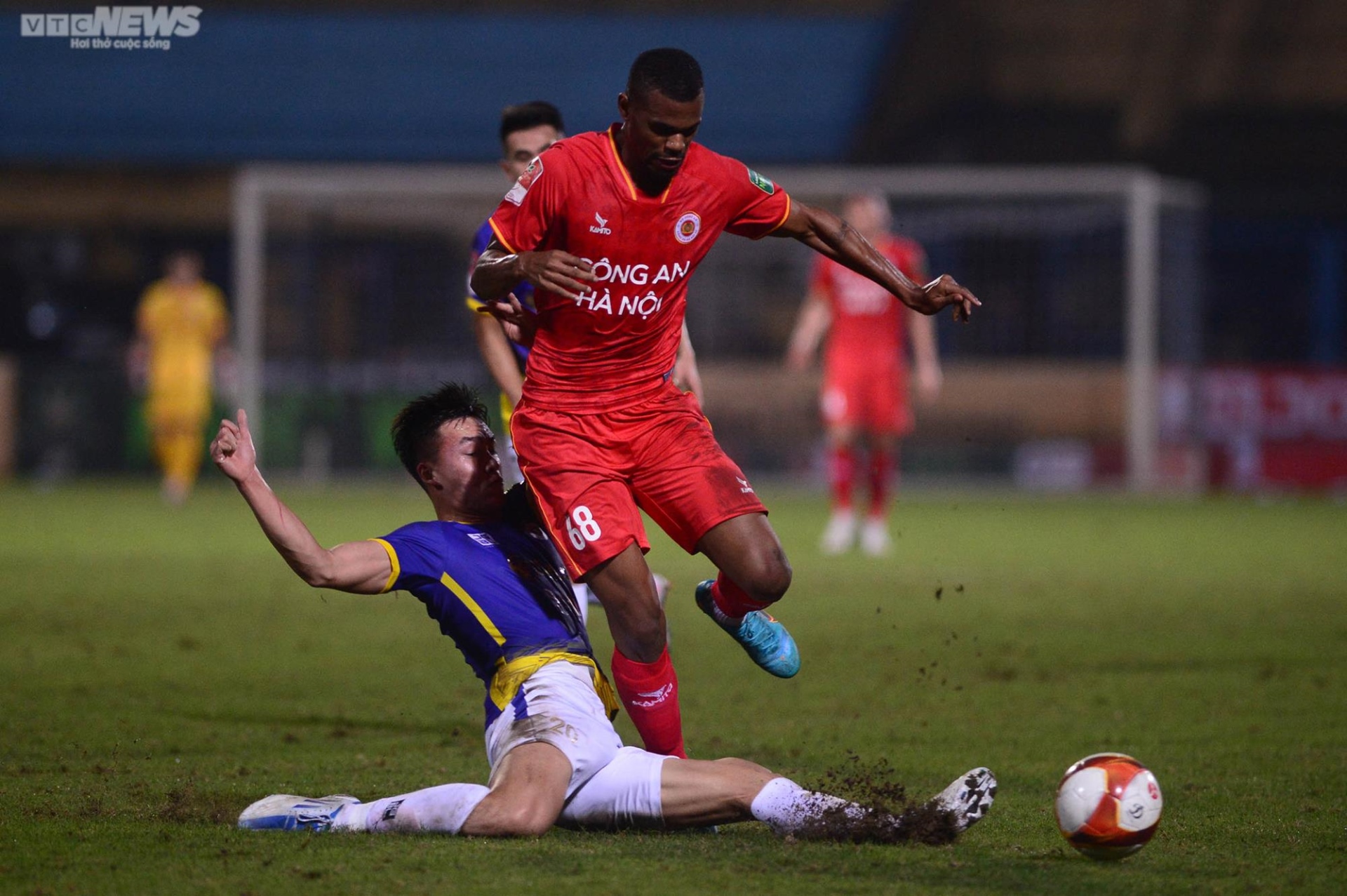 Văn Hậu nhạt nhòa trong ngày đối đầu đội bóng cũ Hà Nội FC - 9