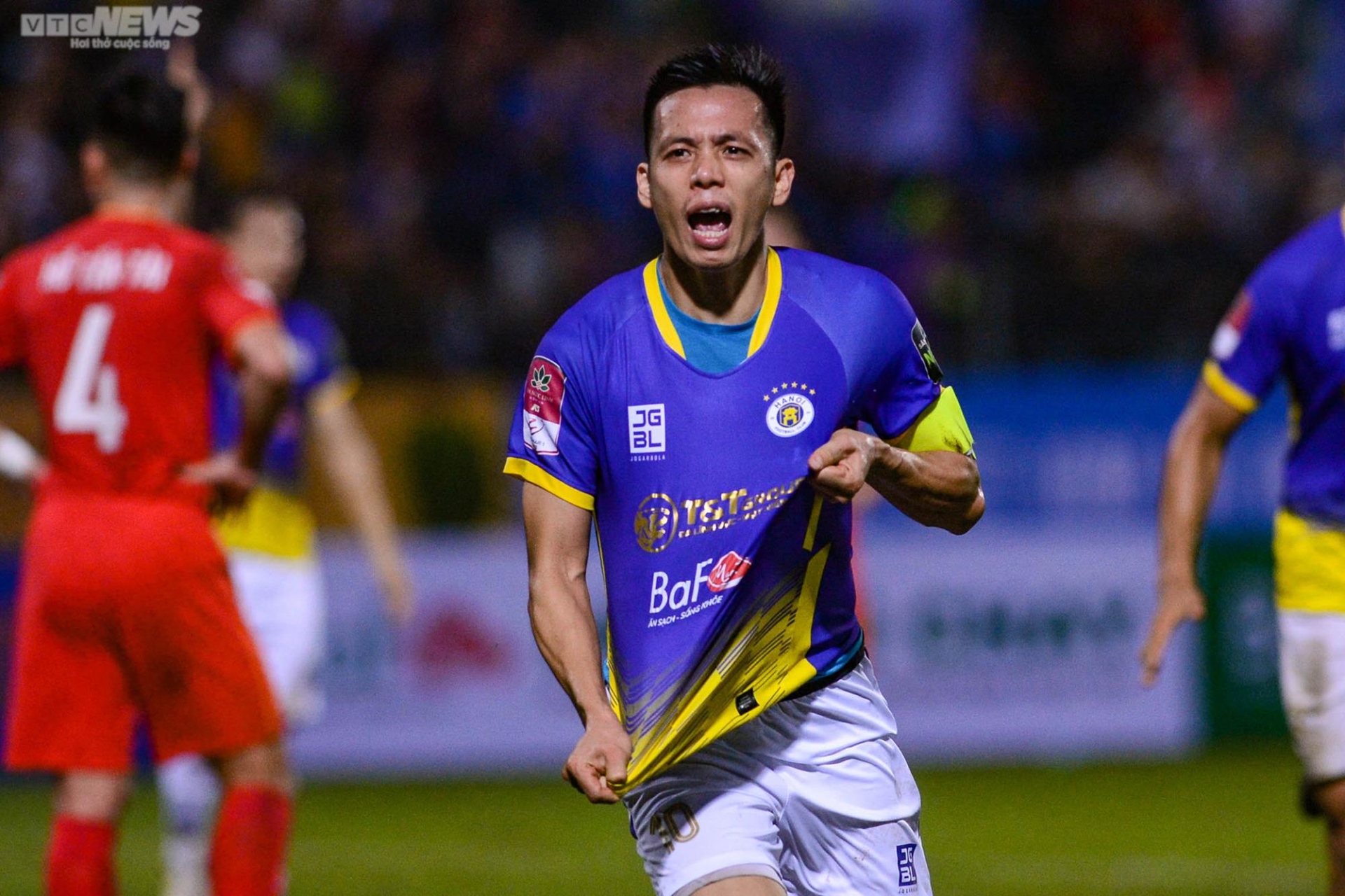 Văn Hậu nhạt nhòa trong ngày đối đầu đội bóng cũ Hà Nội FC - 13