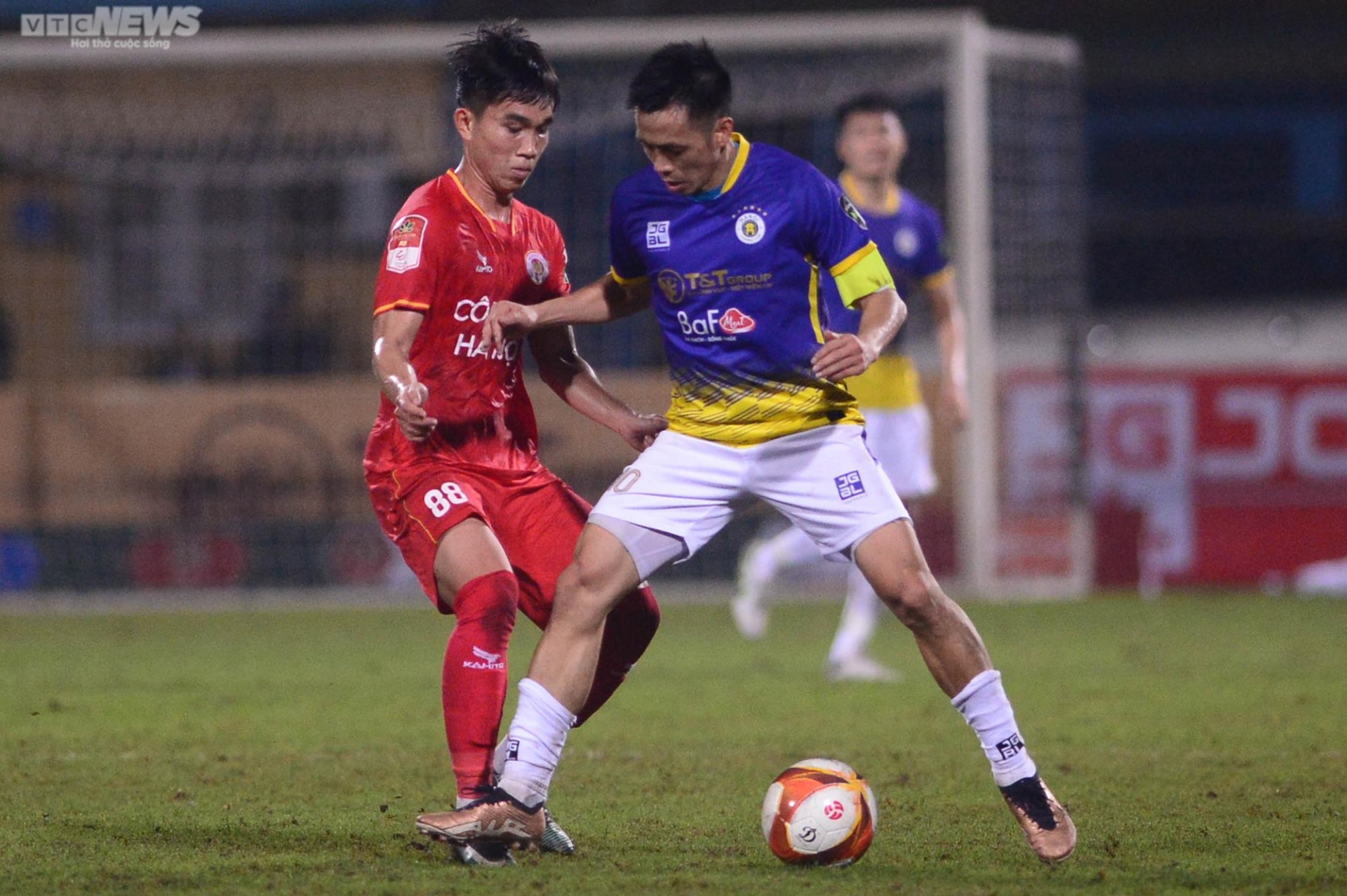 Văn Hậu nhạt nhòa trong ngày đối đầu đội bóng cũ Hà Nội FC - 12
