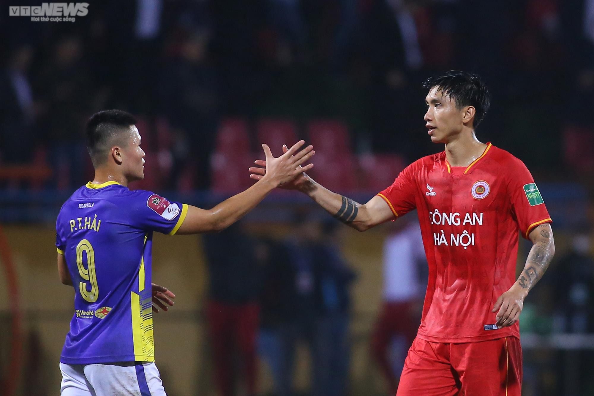 Văn Hậu nhạt nhòa trong ngày đối đầu đội bóng cũ Hà Nội FC - 14