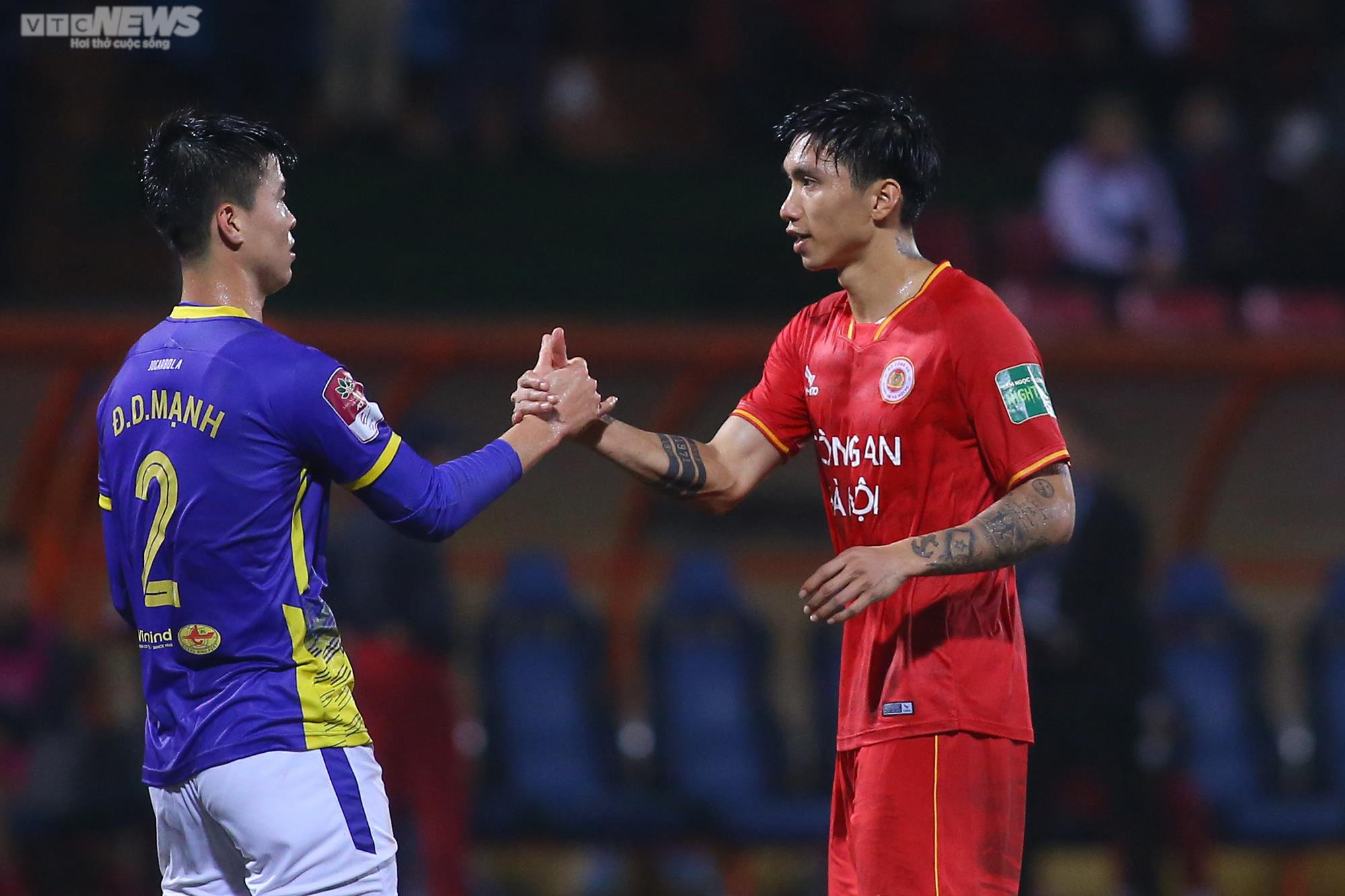 Văn Hậu nhạt nhòa trong ngày đối đầu đội bóng cũ Hà Nội FC - 15