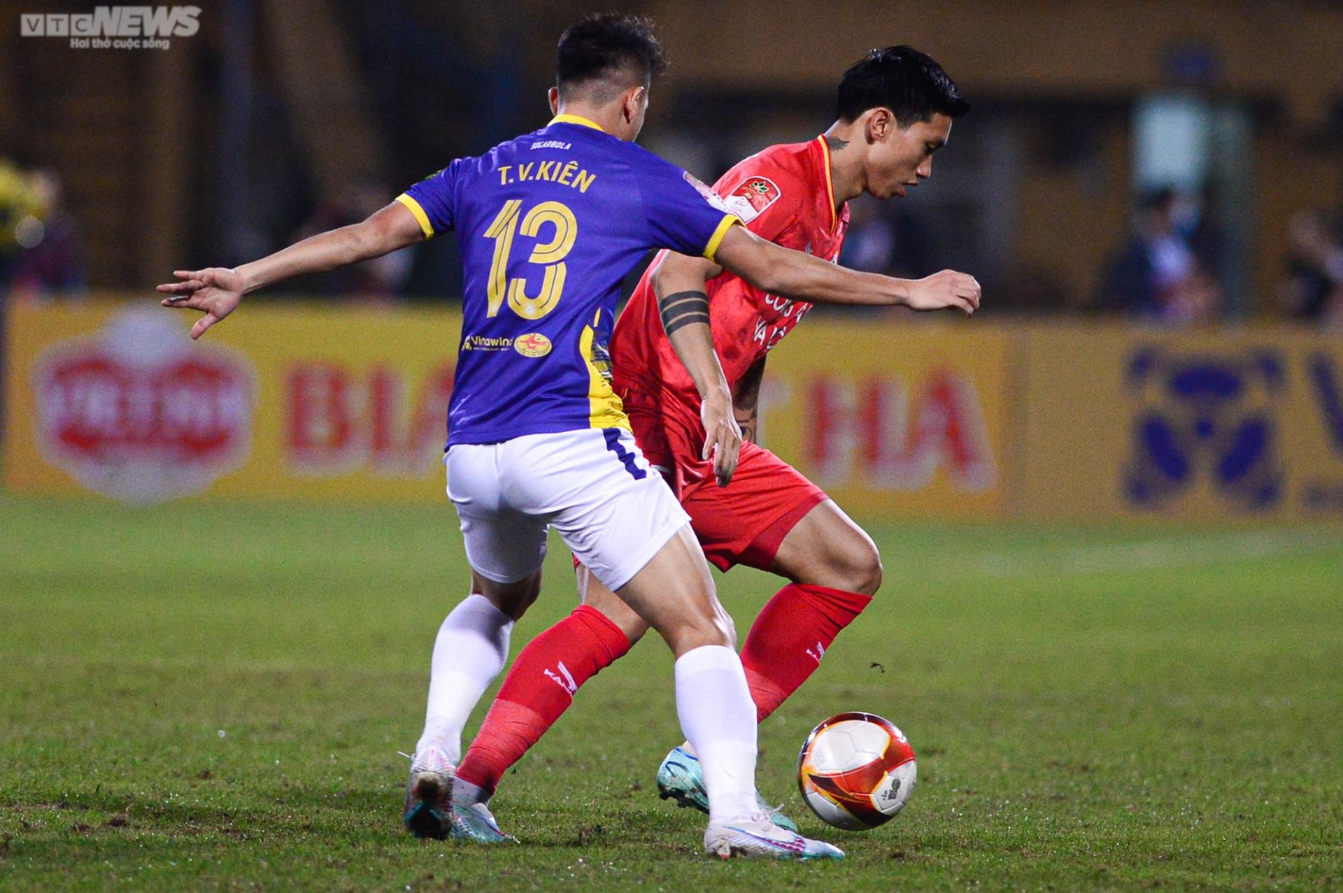 Văn Hậu nhạt nhòa trong ngày đối đầu đội bóng cũ Hà Nội FC - 3