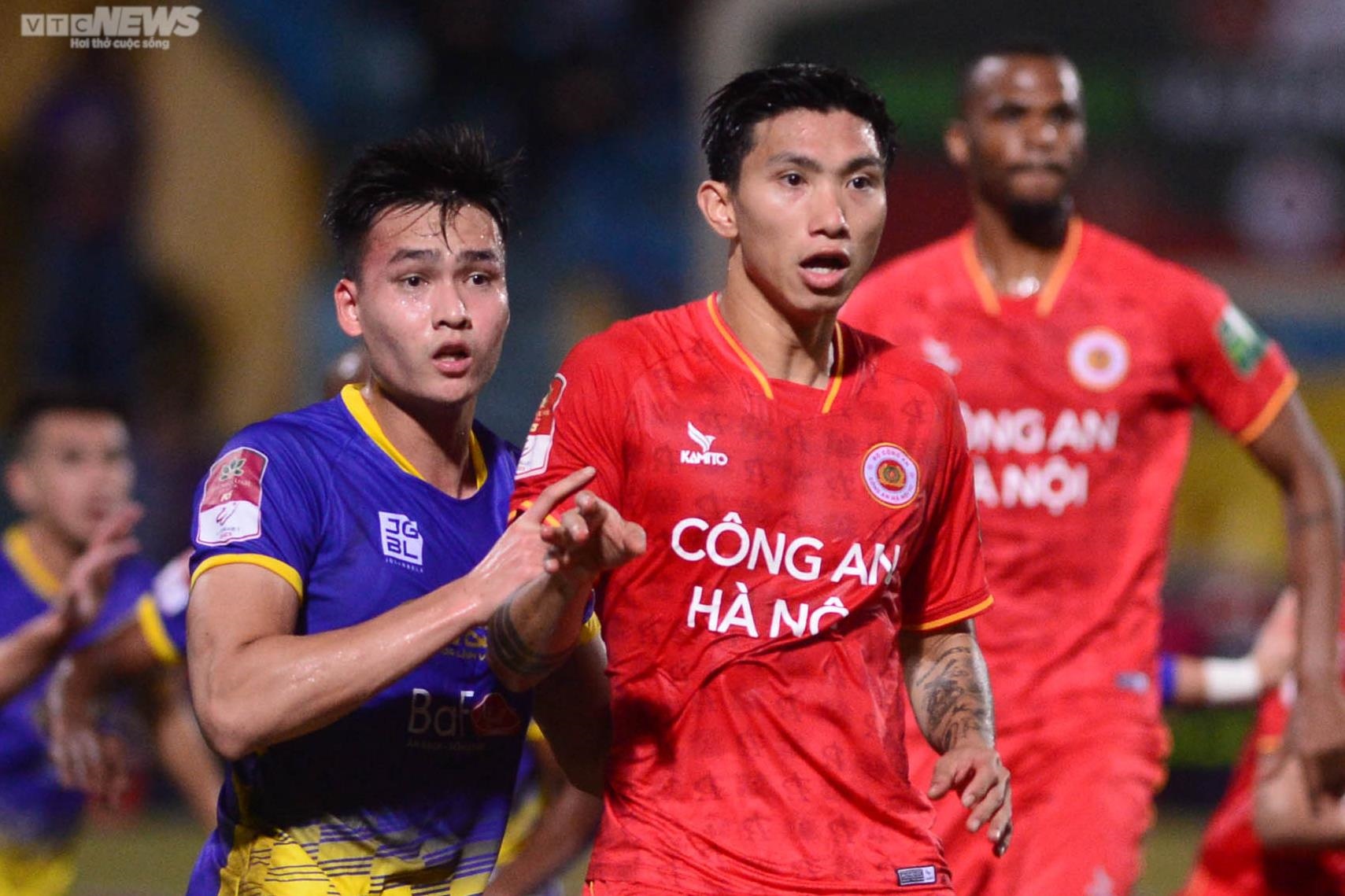 Văn Hậu nhạt nhòa trong ngày đối đầu đội bóng cũ Hà Nội FC - 2