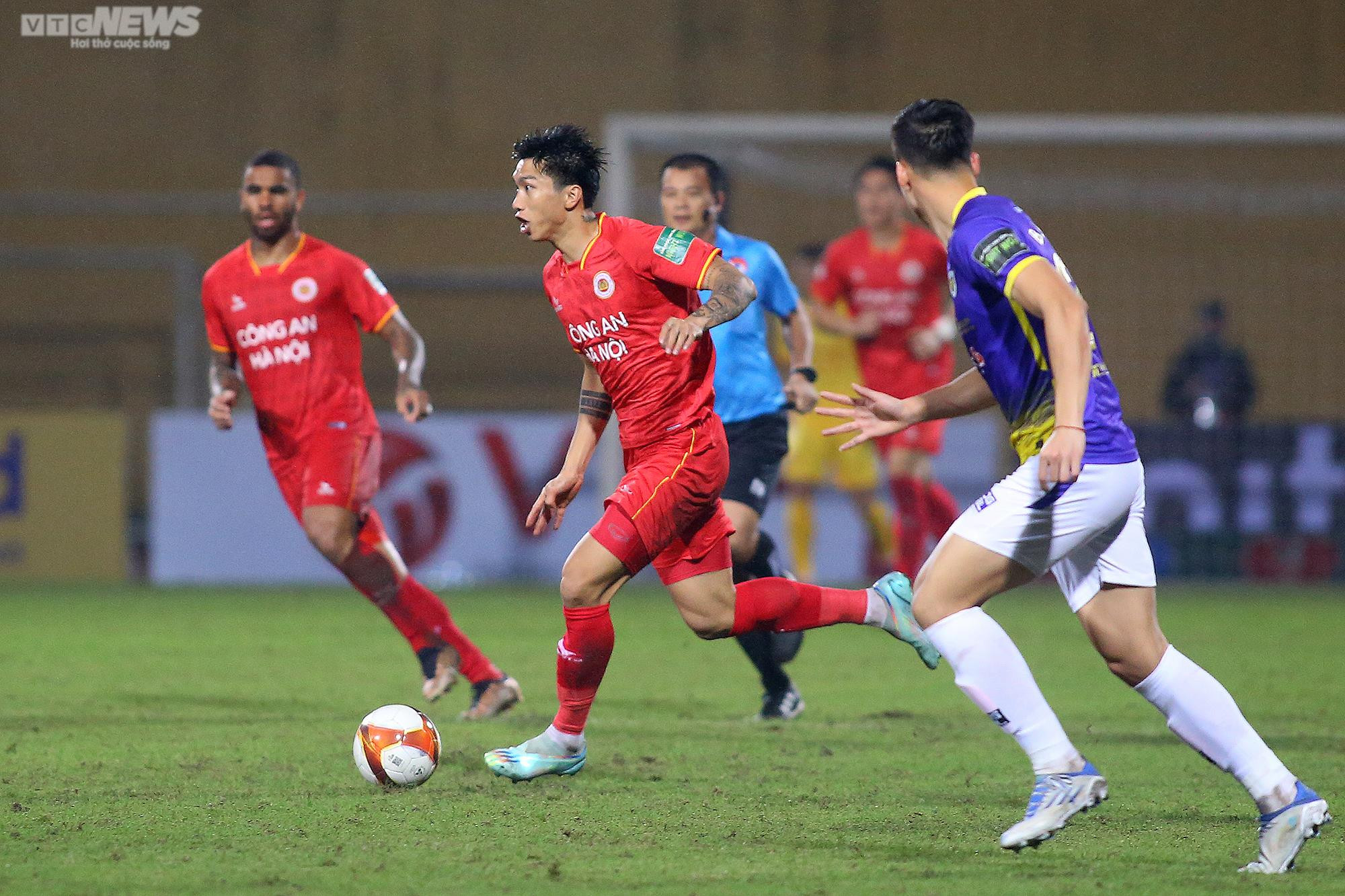 Văn Hậu nhạt nhòa trong ngày đối đầu đội bóng cũ Hà Nội FC - 5