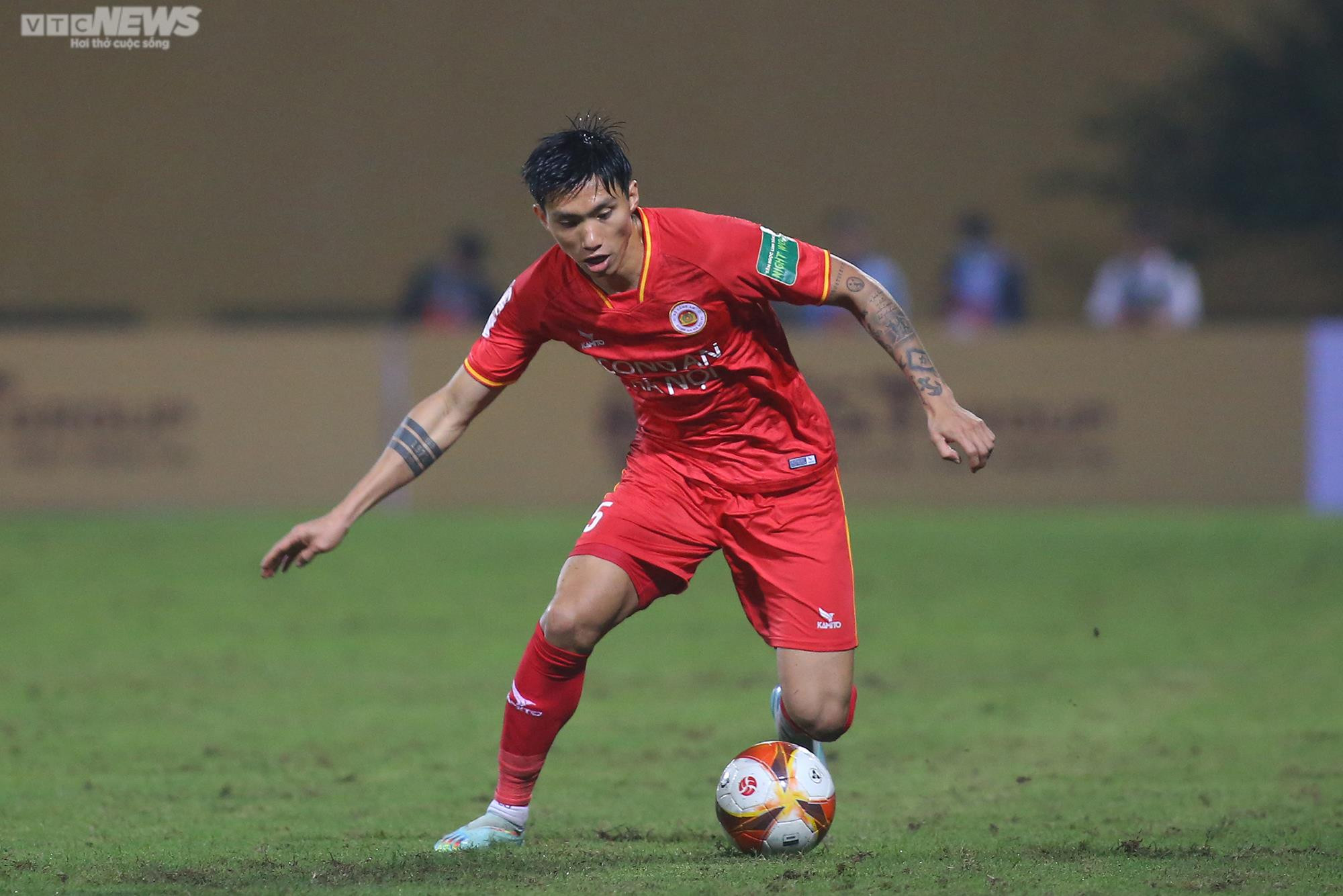 Văn Hậu nhạt nhòa trong ngày đối đầu đội bóng cũ Hà Nội FC - 4