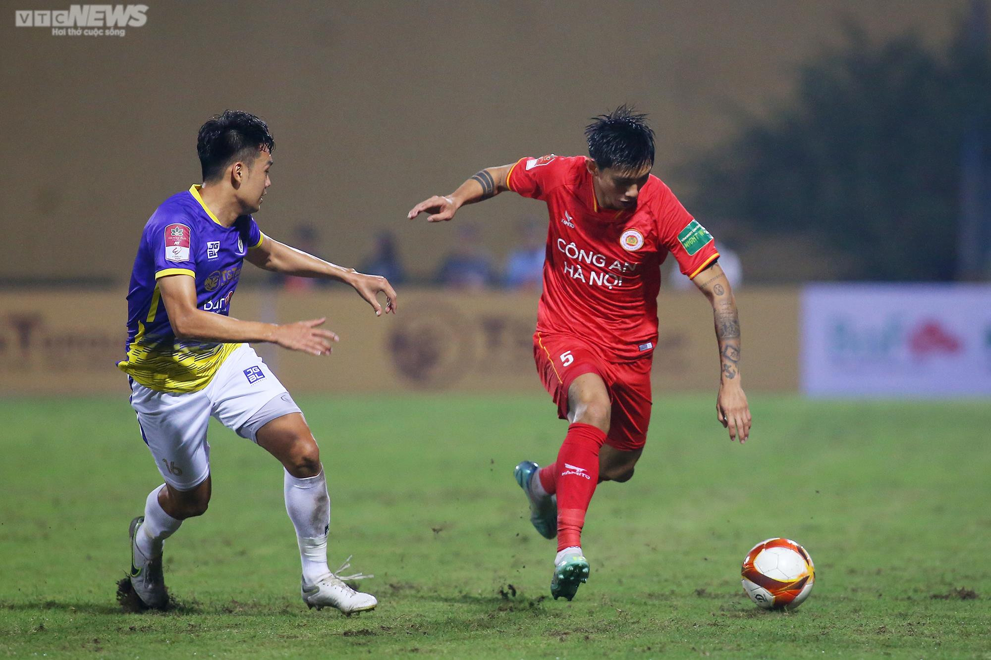 Văn Hậu nhạt nhòa trong ngày đối đầu đội bóng cũ Hà Nội FC - 7