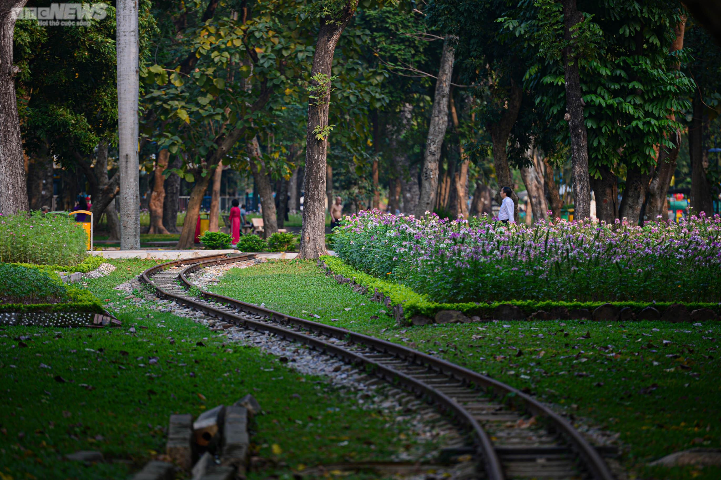 Diện mạo mới của Công viên Thống Nhất sau khi hạ rào để kết nối phố đi bộ - 10