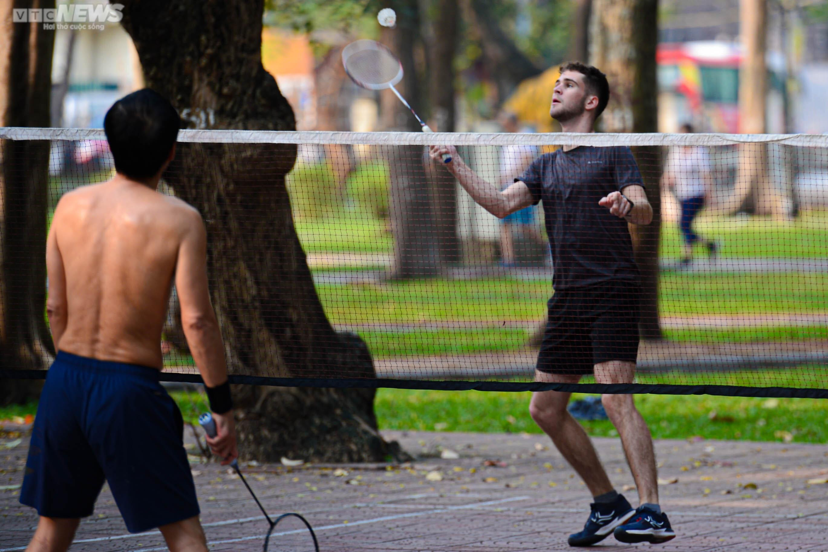 Diện mạo mới của Công viên Thống Nhất sau khi hạ rào để kết nối phố đi bộ - 9