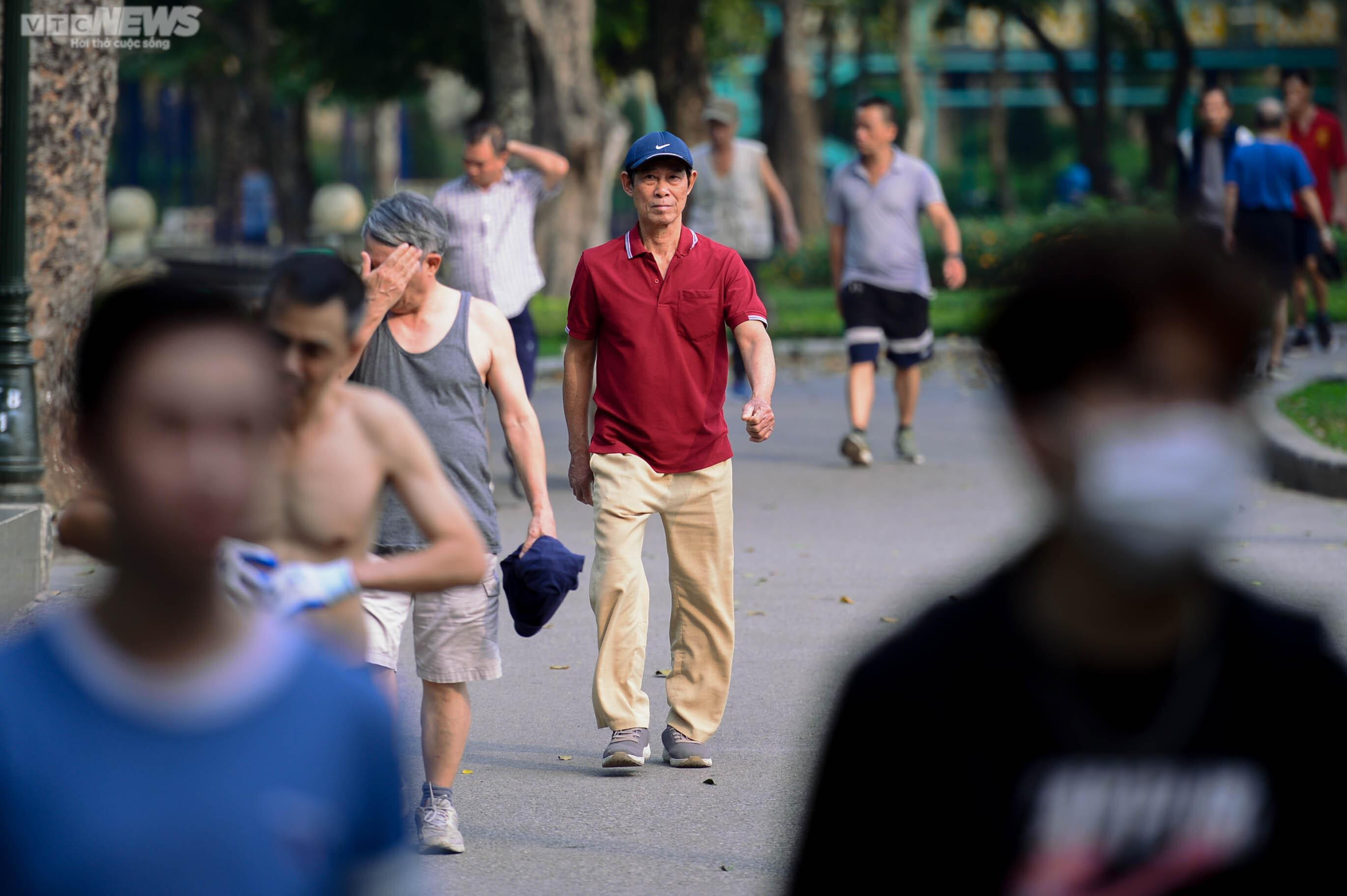 Diện mạo mới của Công viên Thống Nhất sau khi hạ rào để kết nối phố đi bộ - 8