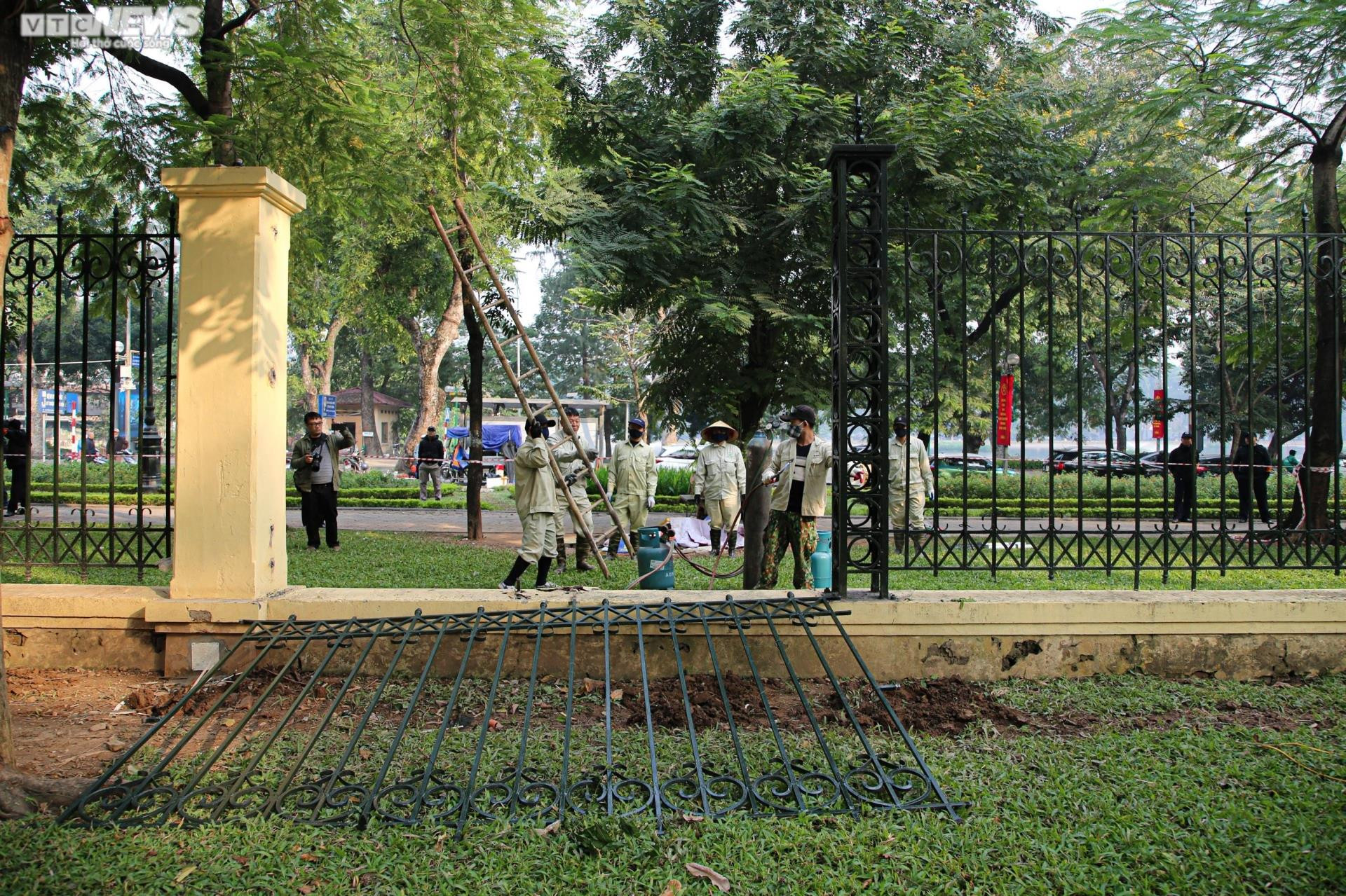 Diện mạo mới của Công viên Thống Nhất sau khi hạ rào để kết nối phố đi bộ - 2