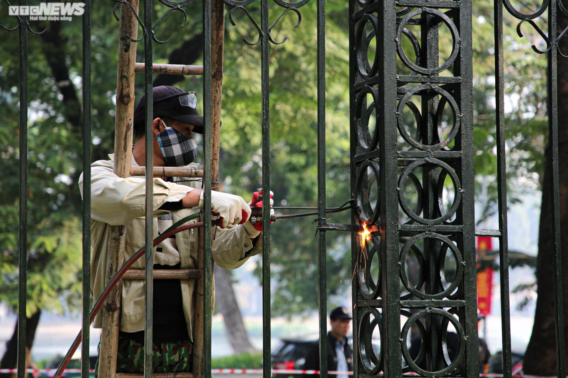 Diện mạo mới của Công viên Thống Nhất sau khi hạ rào để kết nối phố đi bộ - 3