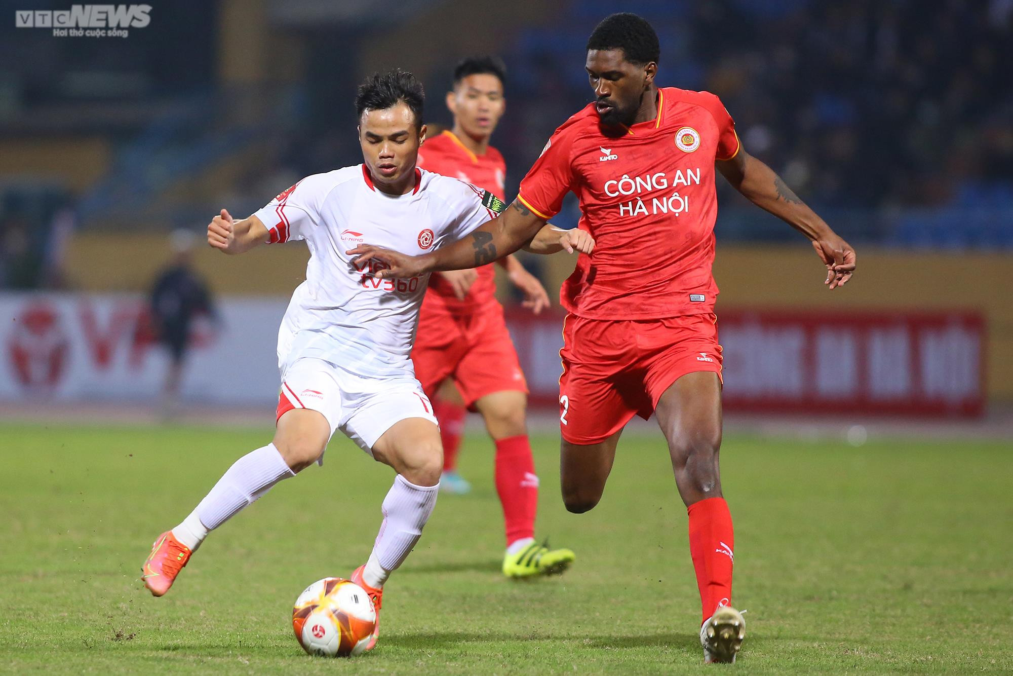 Cựu cầu thủ Arsenal thể hiện đẳng cấp trong trận ra mắt CLB Công an Hà Nội - 4